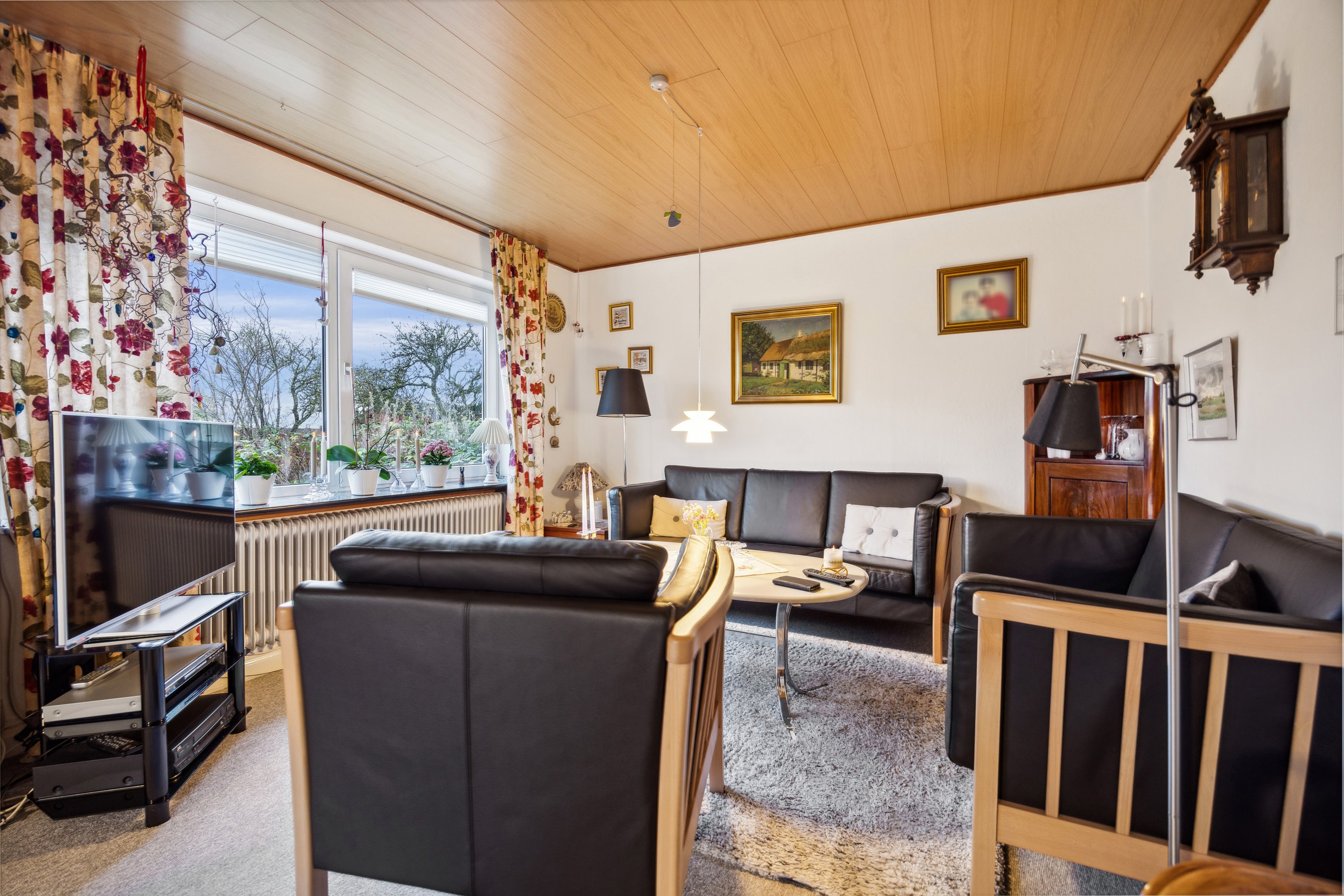 Fremhævet stue billede i fuldskærmstilstand. Billede af Rolighedsvej 1, 9493 Saltum