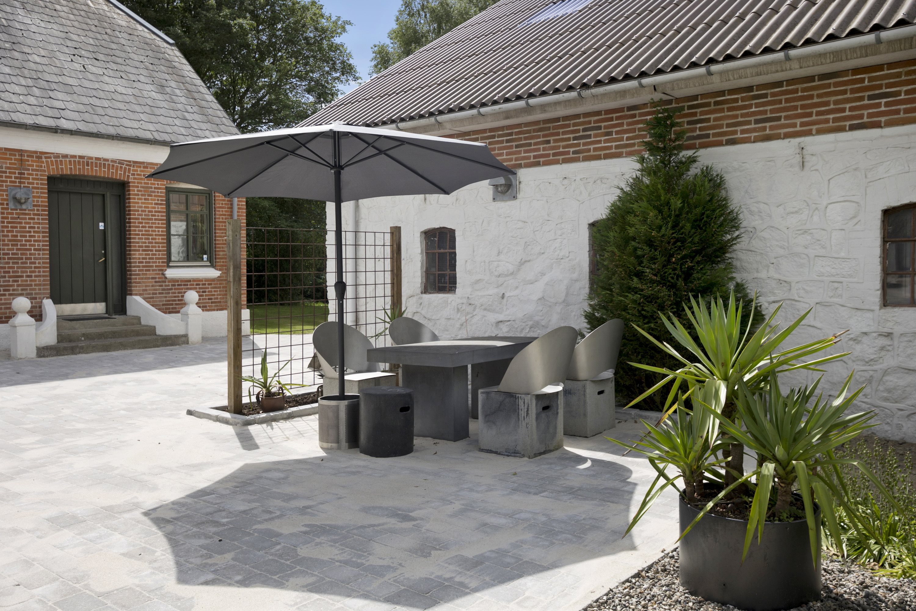 Fremhævet gårdsplads billede i fuldskærmstilstand. Billede af Hvalpsundvej 20, 9610 Nørager