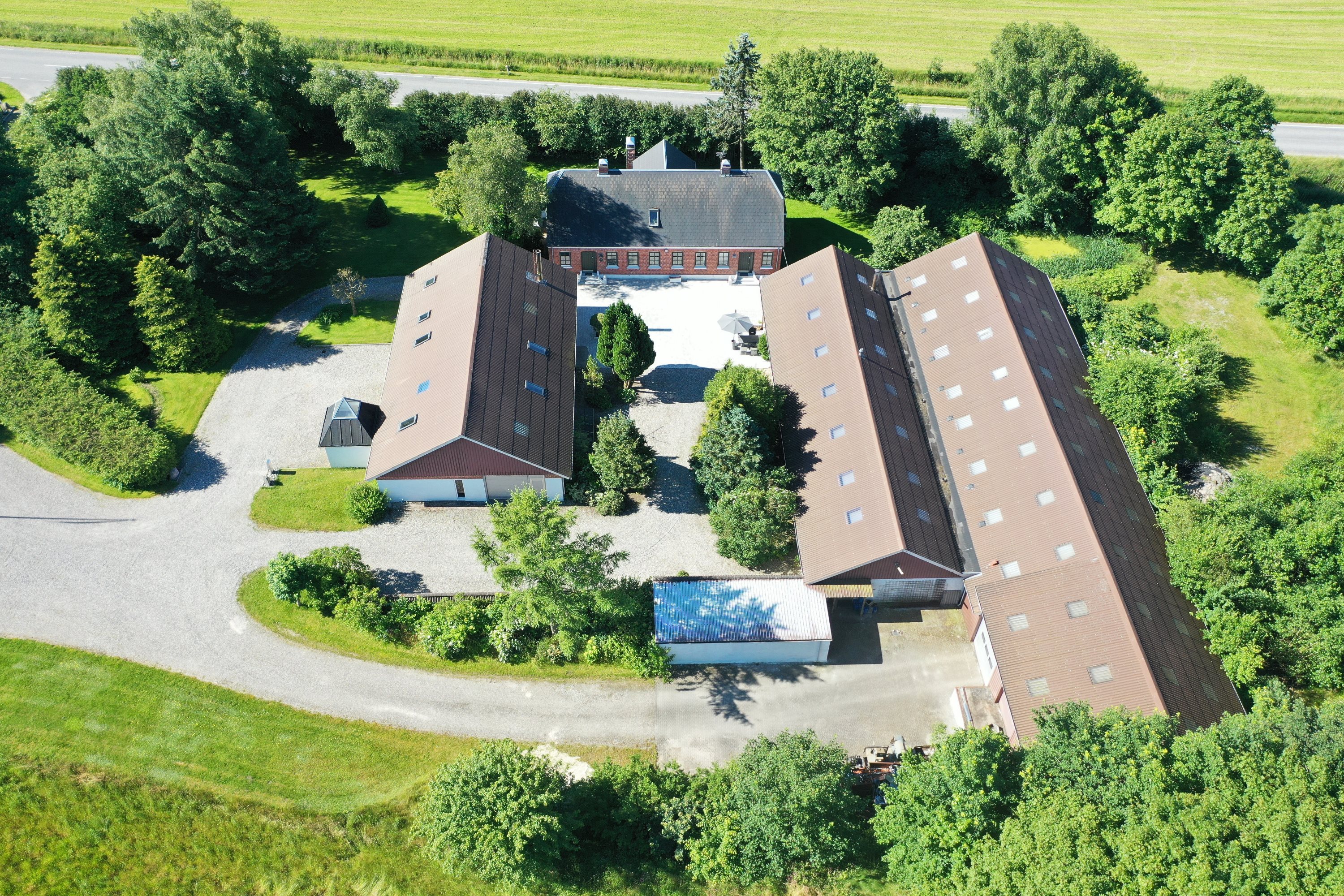 Fremhævet luftfoto billede i fuldskærmstilstand. Billede af Hvalpsundvej 20, 9610 Nørager