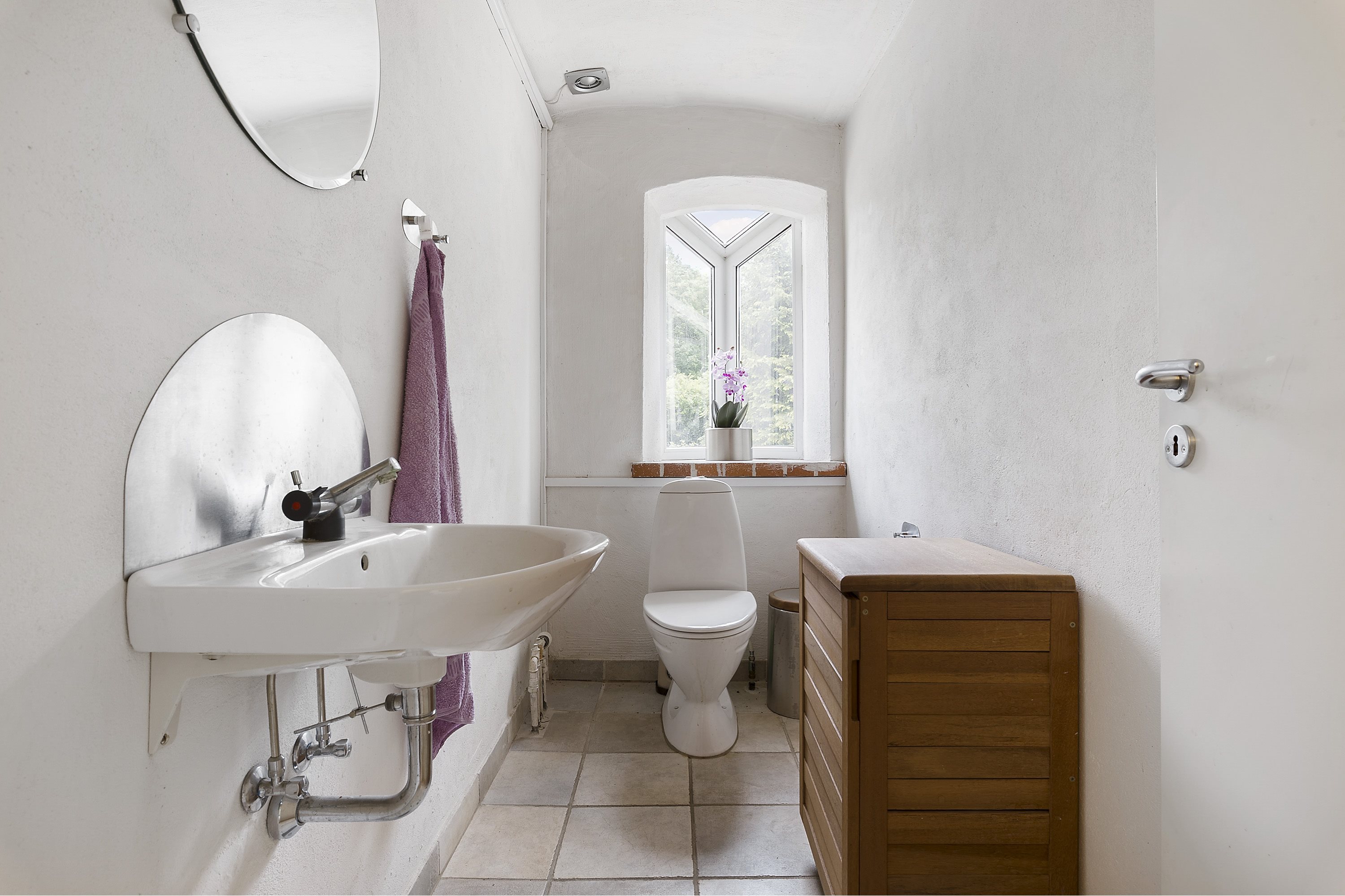 Fremhævet toilet billede i fuldskærmstilstand. Billede af Hvalpsundvej 20, 9610 Nørager