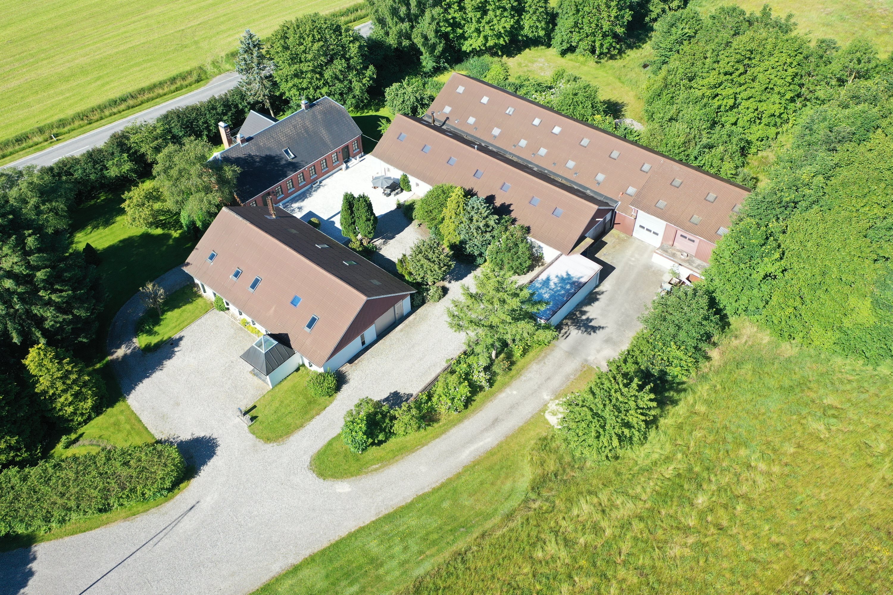 Fremhævet luftfoto billede i fuldskærmstilstand. Billede af Hvalpsundvej 20, 9610 Nørager