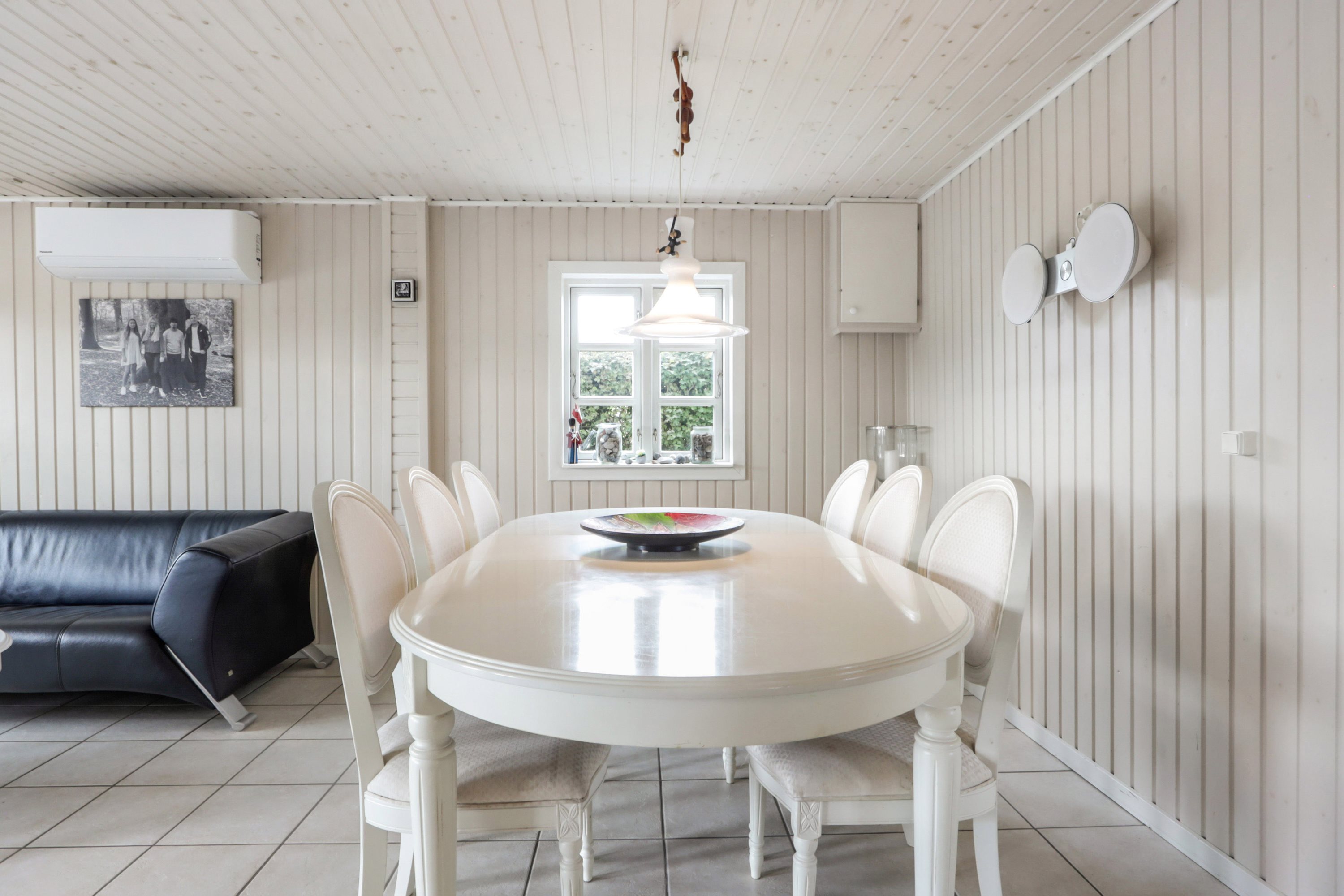 Fremhævet stue billede i fuldskærmstilstand. Billede af Solskinsvej 1, Jørgensø Strand, 5450 Otterup