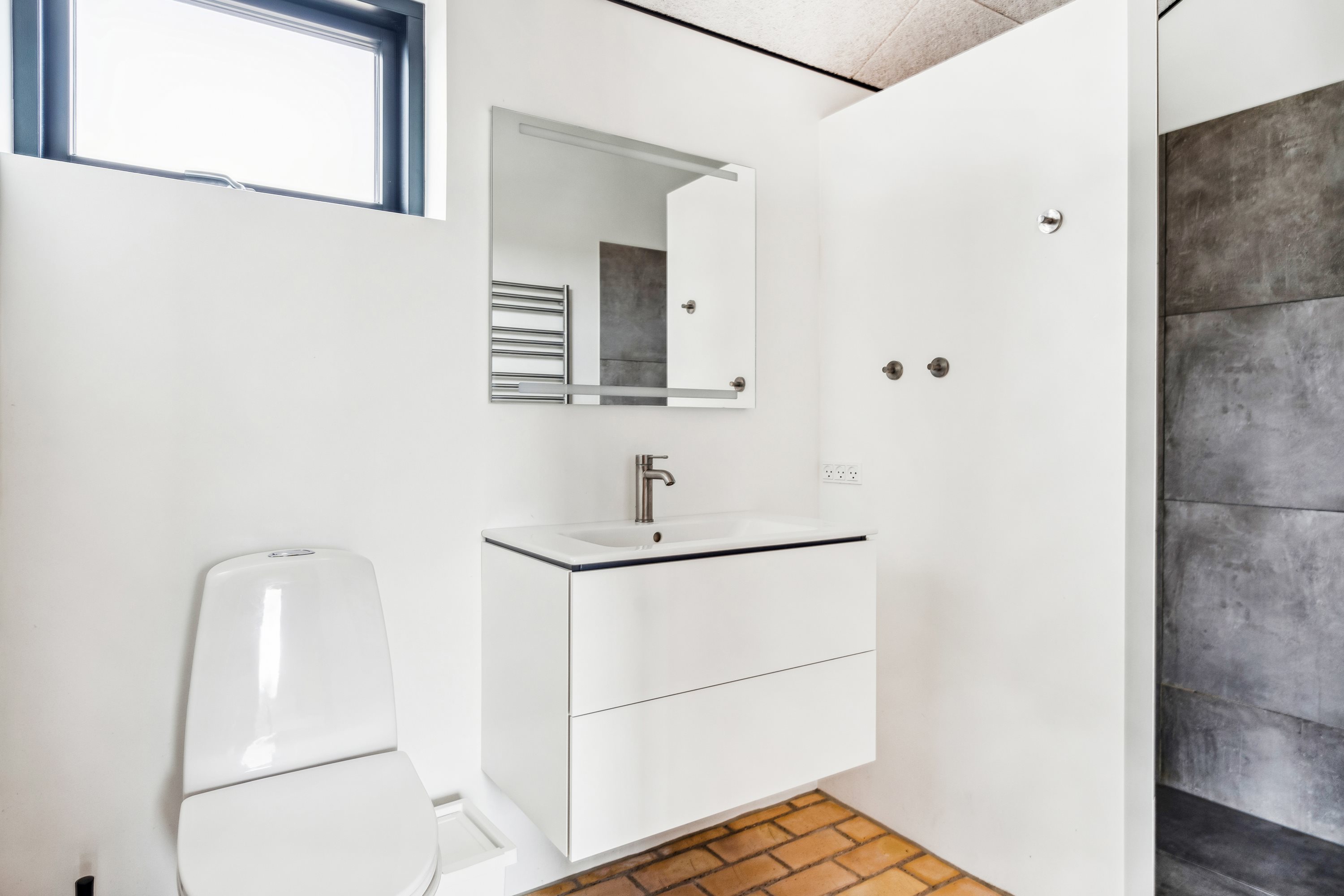 Fremhævet badeværelse billede i fuldskærmstilstand. Billede af Kragestranden 6, Tornby, 9850 Hirtshals