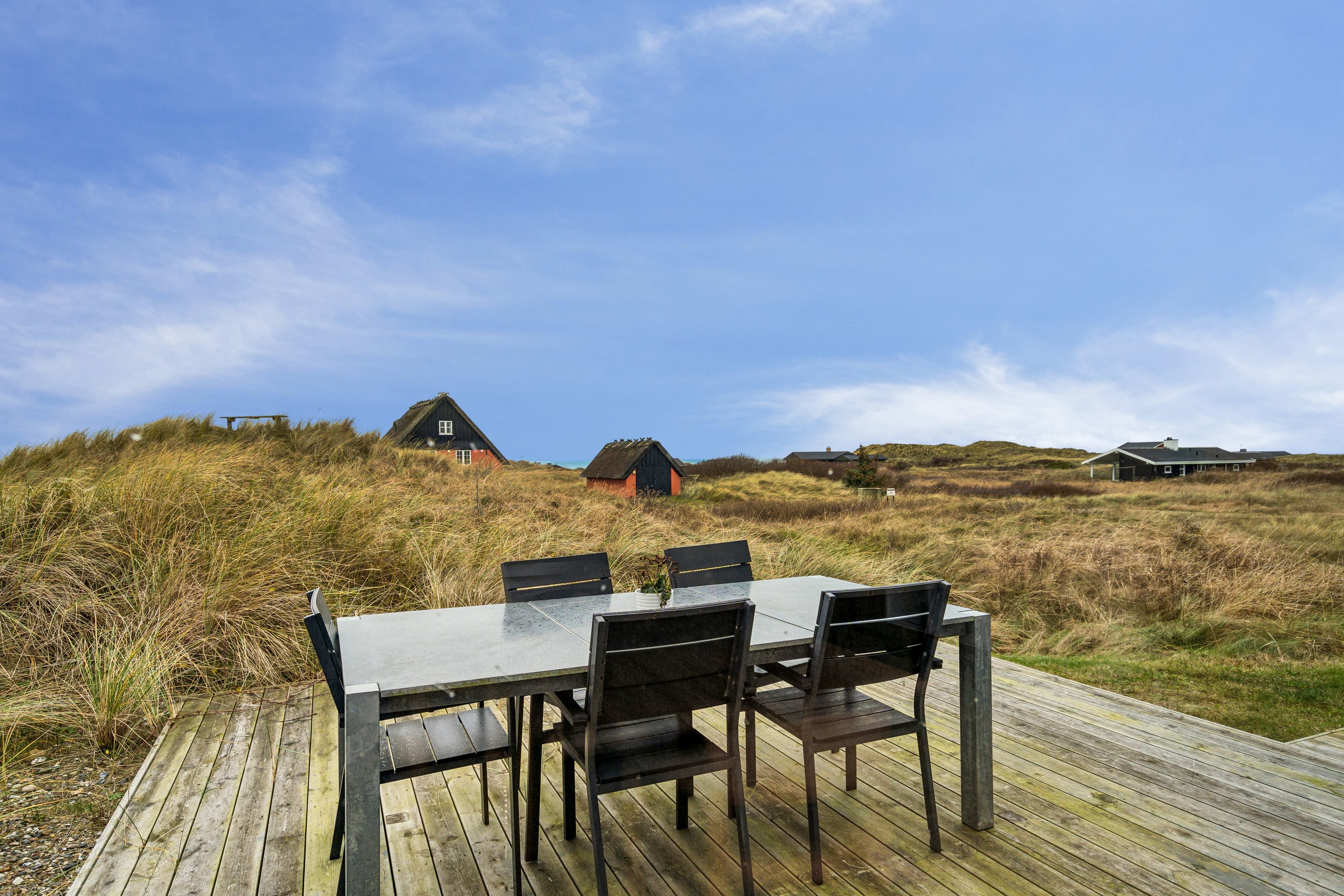 Fremhævet terrasse billede i fuldskærmstilstand. Billede af Kragestranden 6, Tornby, 9850 Hirtshals