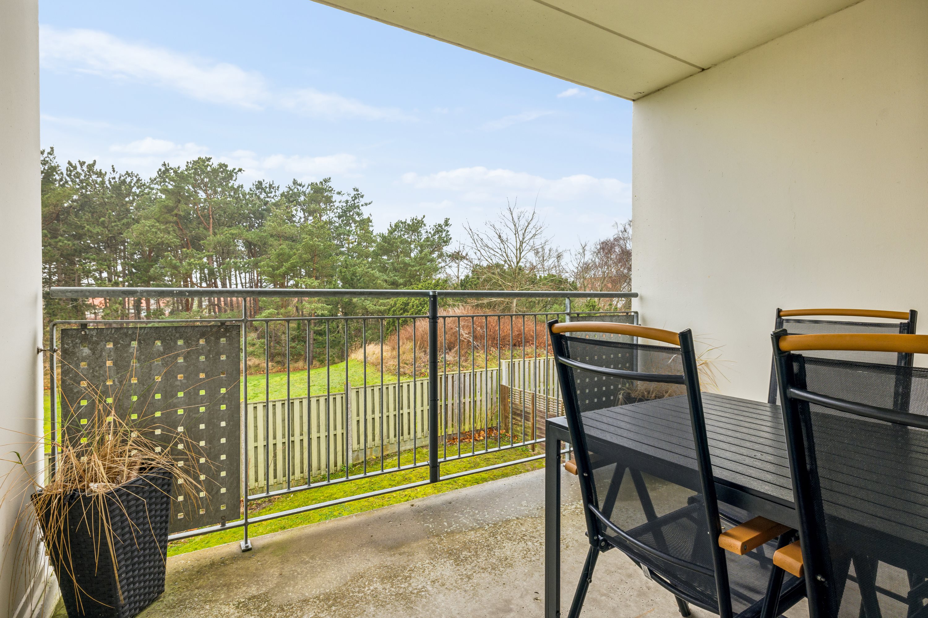 Miniaturebillede 1: altan. Billede af Fægangsvej 11D, 1. 202., Bønnerup Strand, 8585 Glesborg