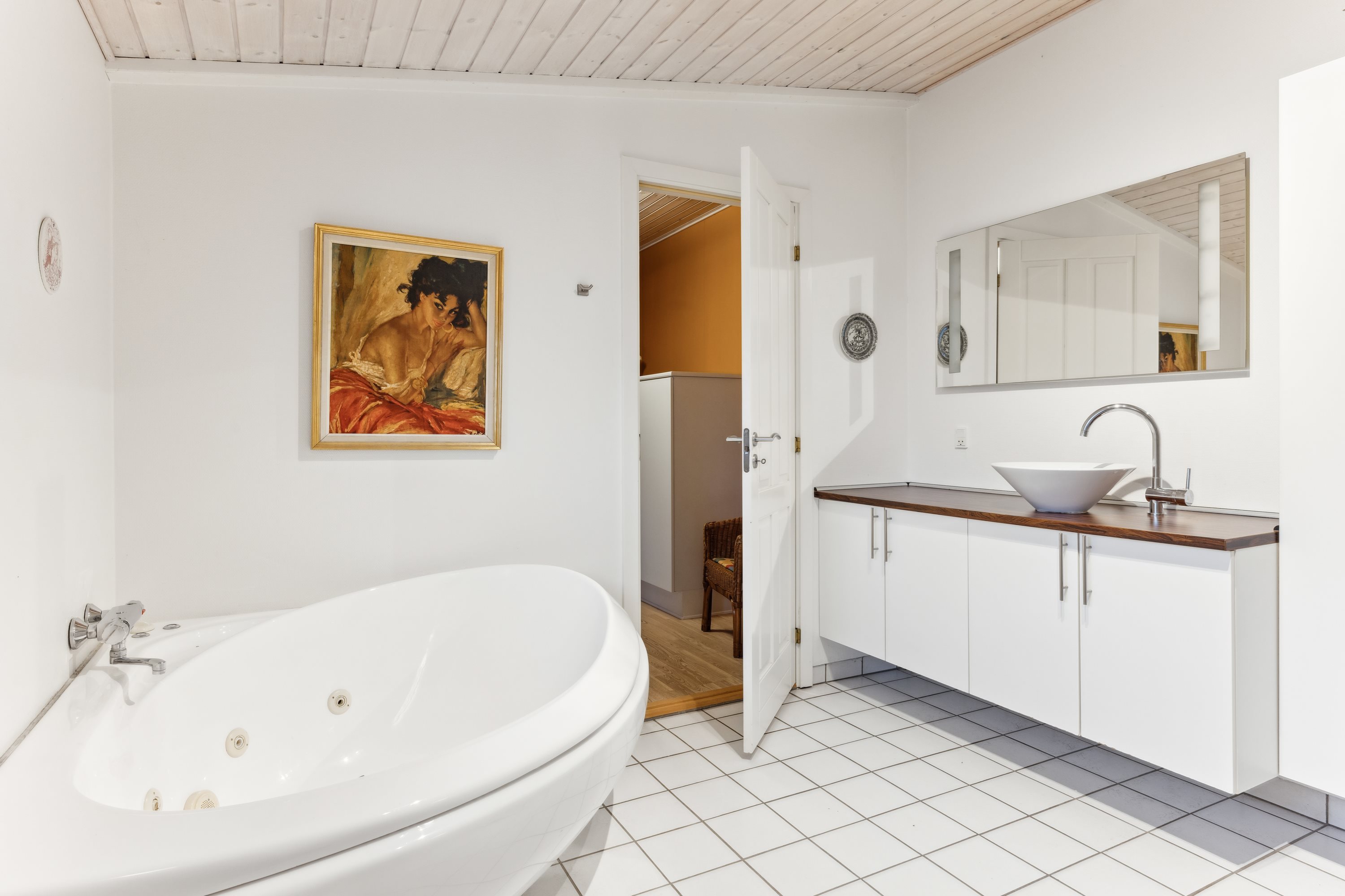 Fremhævet badeværelse billede i fuldskærmstilstand. Billede af Kalvehavestien 13, Fjellerup Strand, 8585 Glesborg