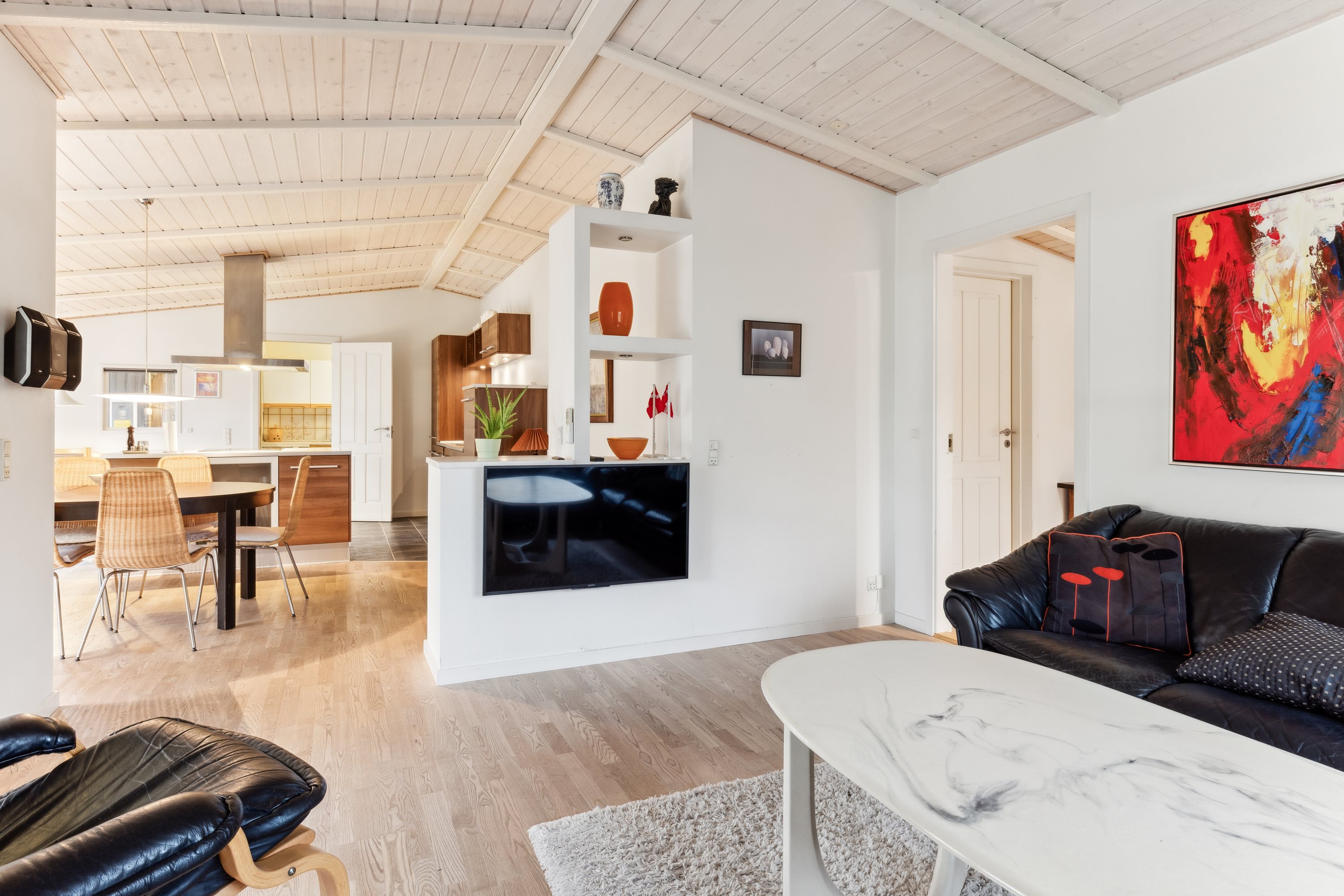 Fremhævet stue billede i fuldskærmstilstand. Billede af Kalvehavestien 13, Fjellerup Strand, 8585 Glesborg