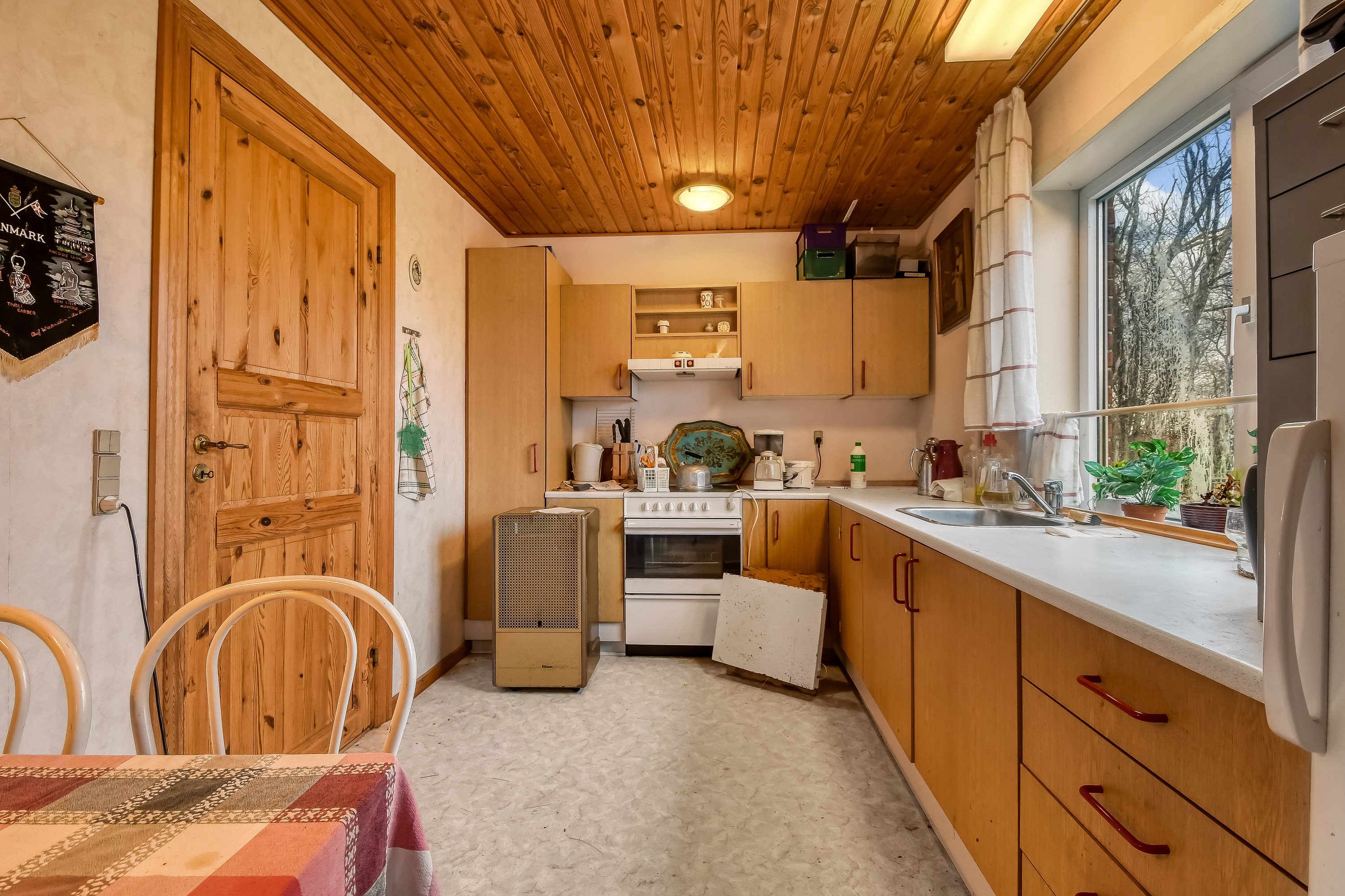 Fremhævet køkken billede i fuldskærmstilstand. Billede af Kragelundvej 2, Hjerm, 7830 Vinderup