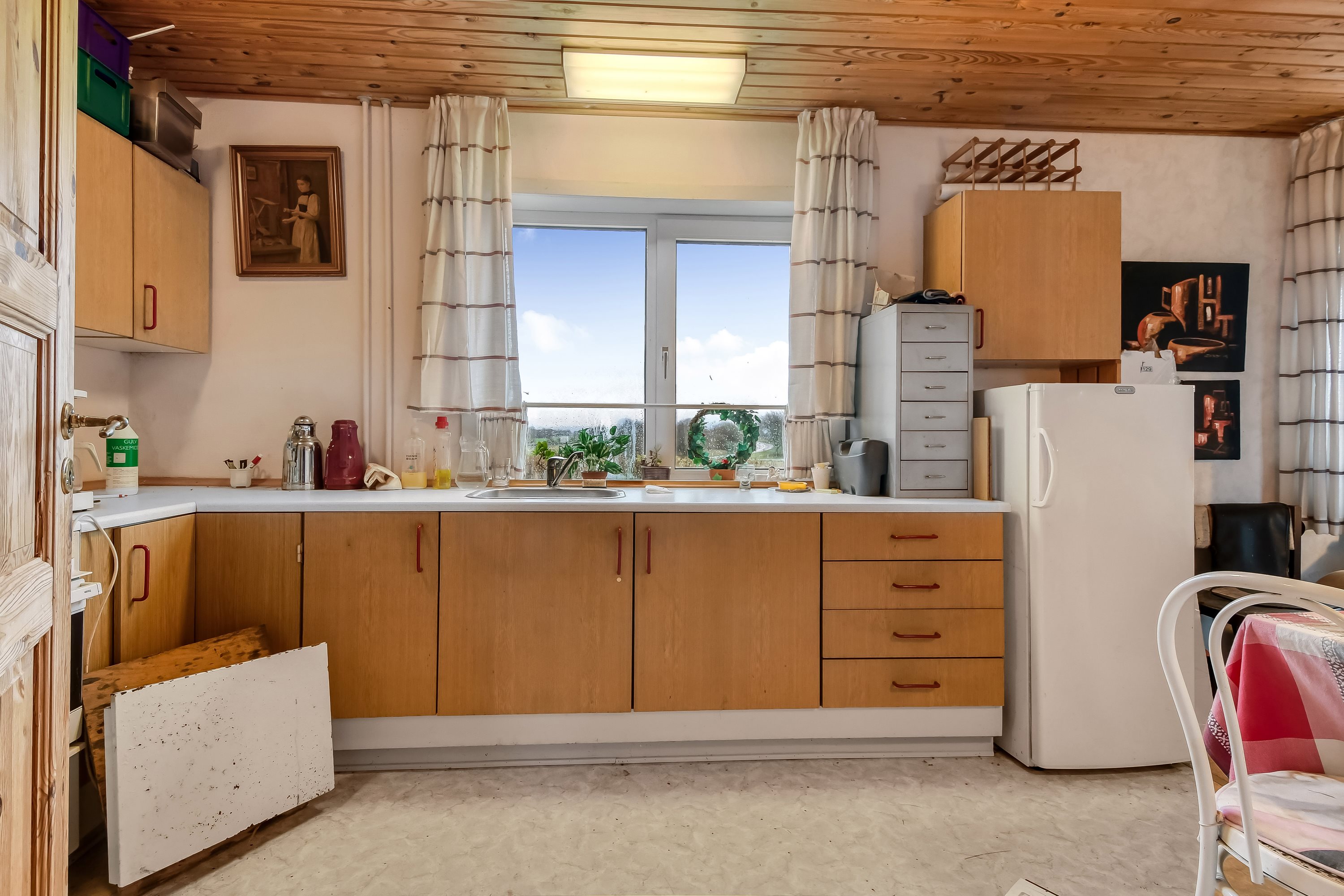 Fremhævet køkken billede i fuldskærmstilstand. Billede af Kragelundvej 2, Hjerm, 7830 Vinderup