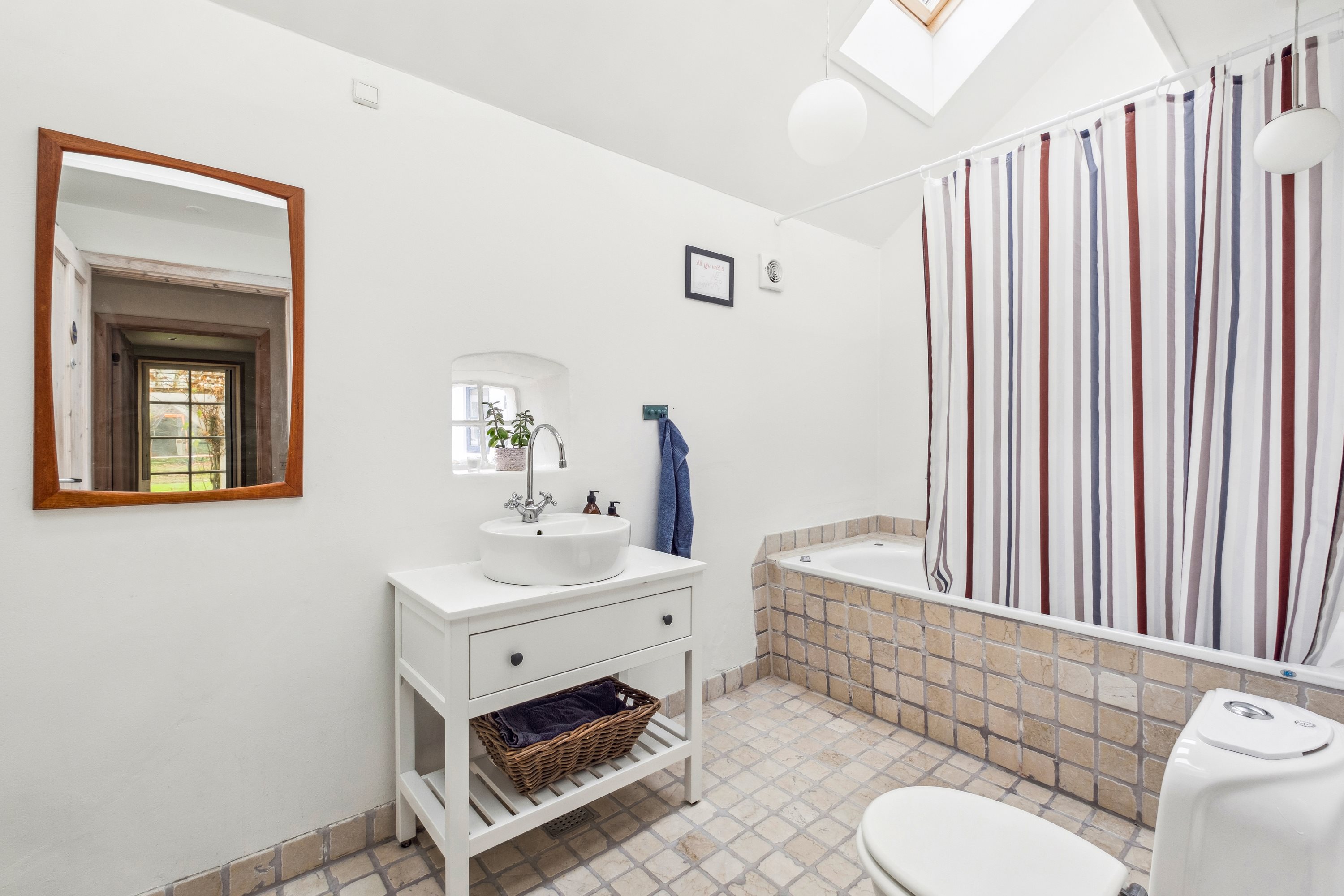 Fremhævet badeværelse billede i fuldskærmstilstand. Billede af Troldemosevej 78, Korsø, 9620 Aalestrup