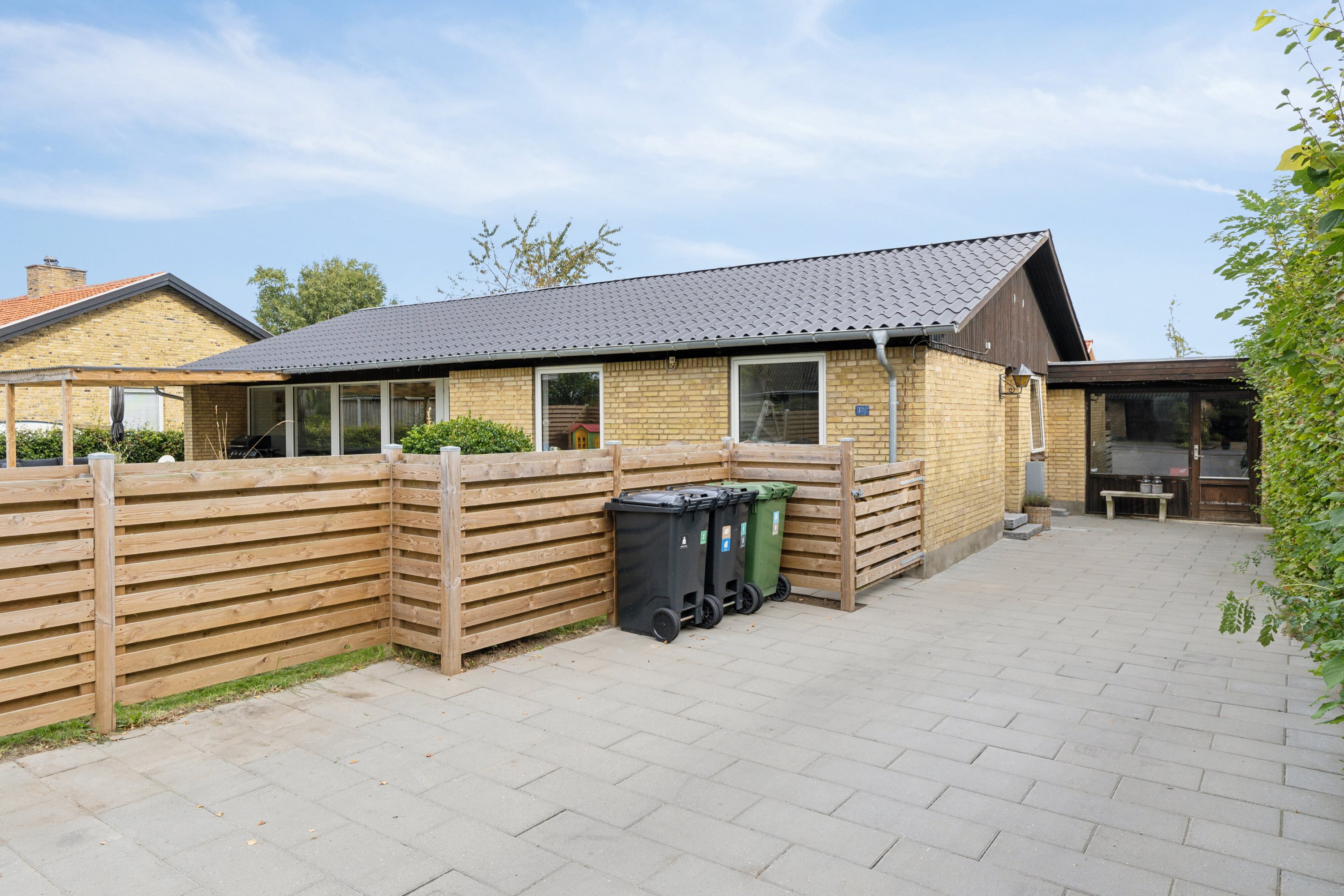 Fremhævet set fra vejen billede i fuldskærmstilstand. Billede af Lærkevej 15, Rolfsted, 5863 Ferritslev Fyn