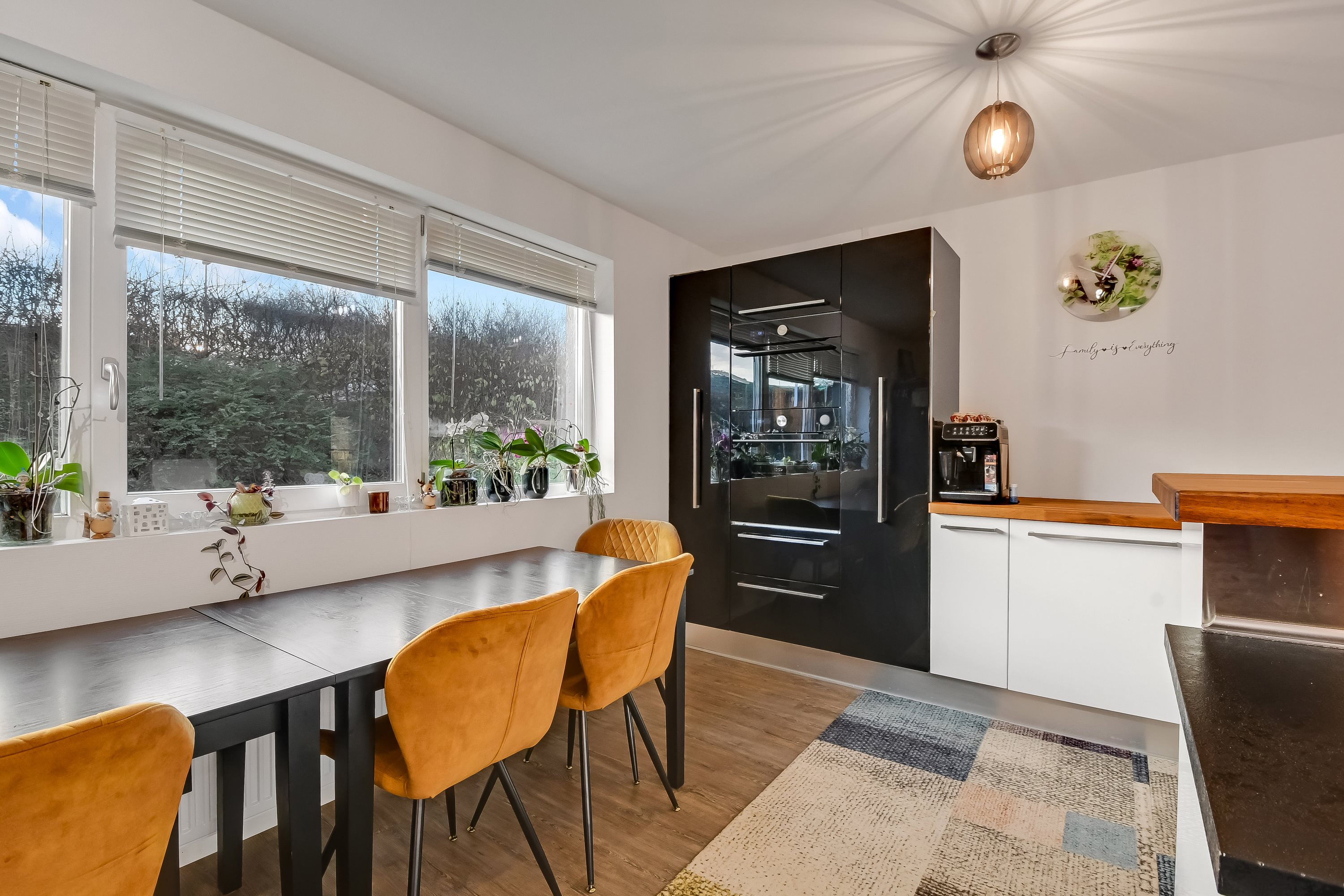 Fremhævet stue billede i fuldskærmstilstand. Billede af Nørmarkvej 8, 7600 Struer