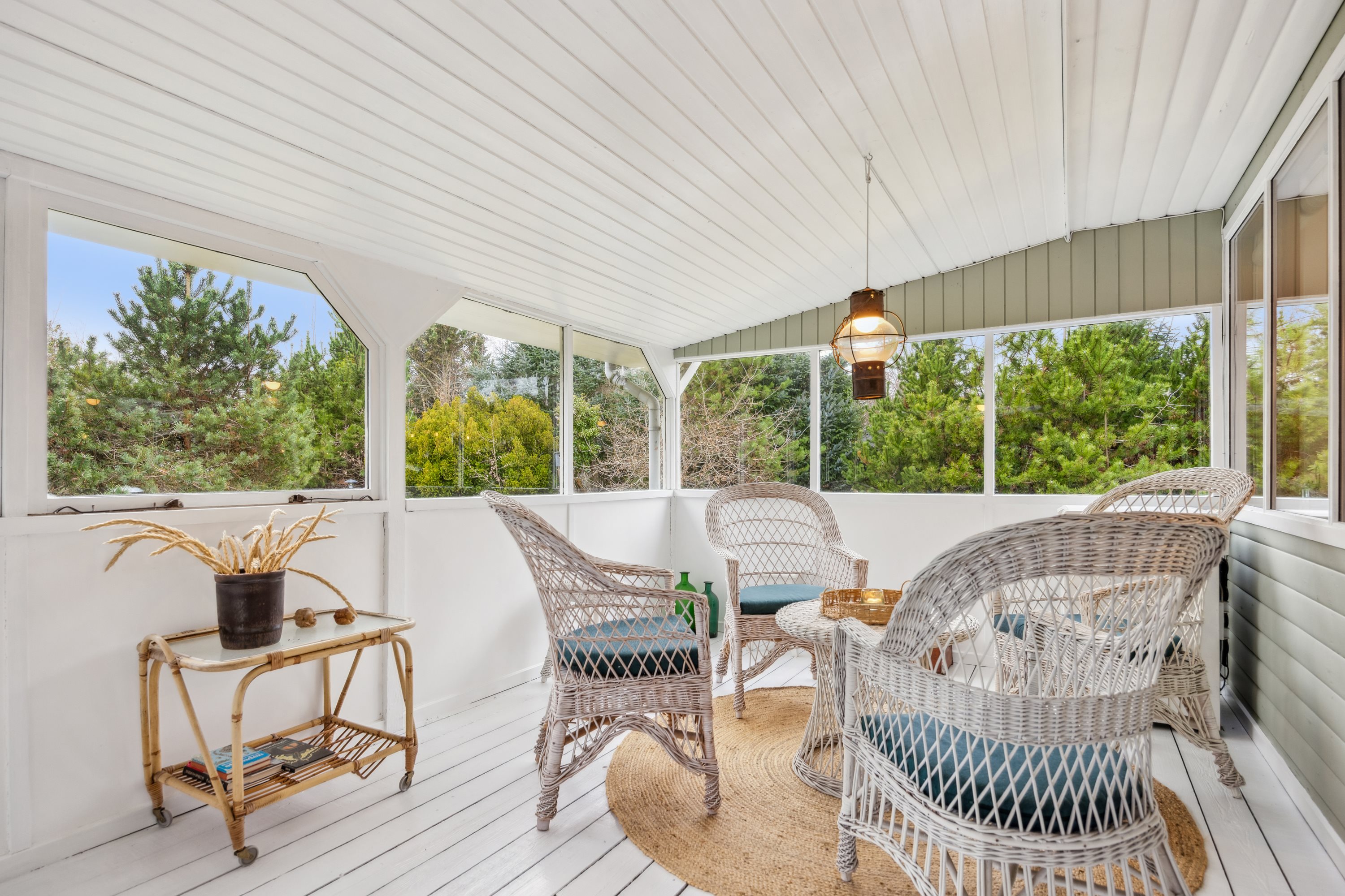 Fremhævet stue billede i fuldskærmstilstand. Billede af Mikkelmark 10, 9370 Hals