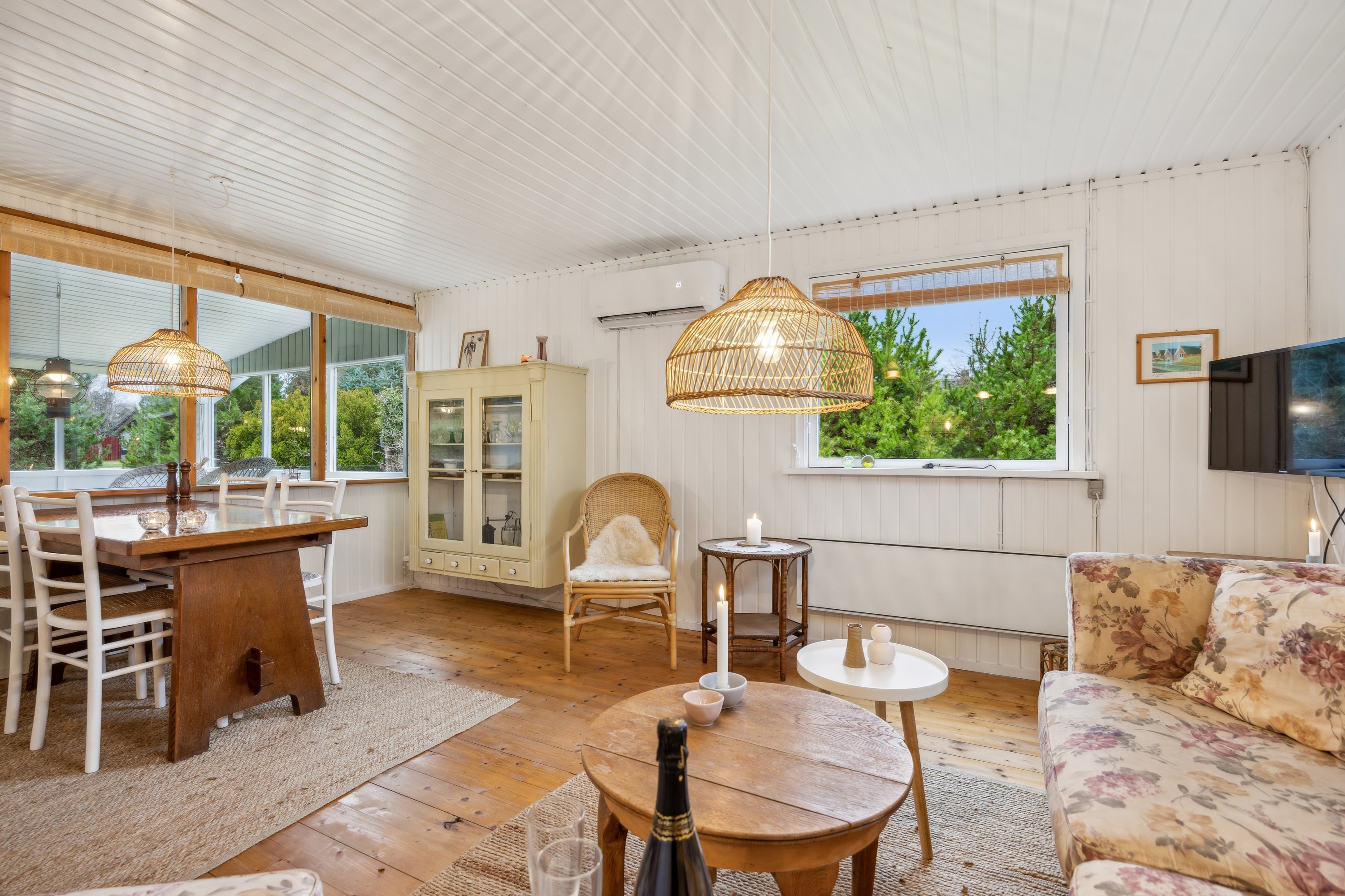 Fremhævet stue billede i fuldskærmstilstand. Billede af Mikkelmark 10, 9370 Hals