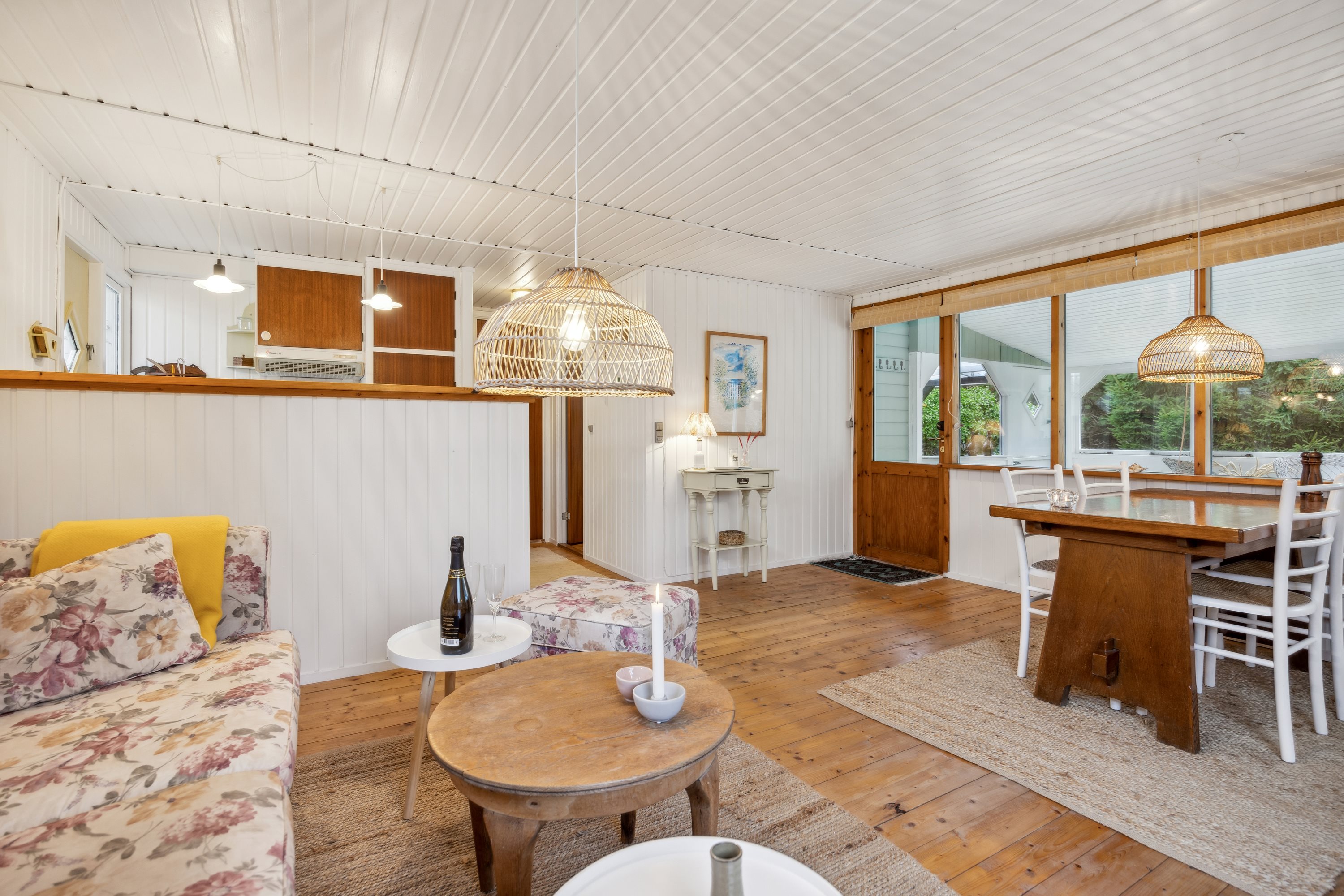 Fremhævet stue billede i fuldskærmstilstand. Billede af Mikkelmark 10, 9370 Hals