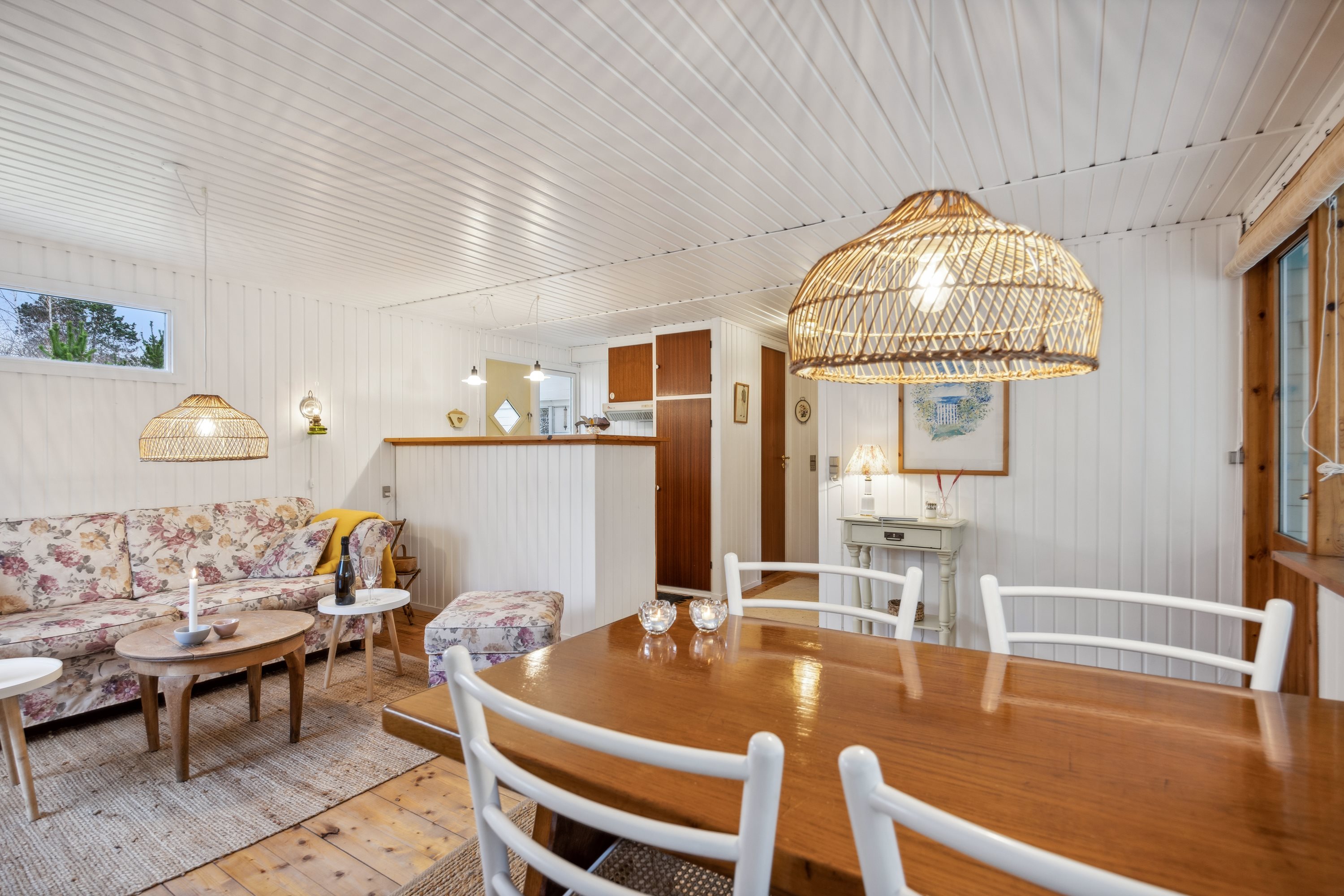 Fremhævet stue billede i fuldskærmstilstand. Billede af Mikkelmark 10, 9370 Hals