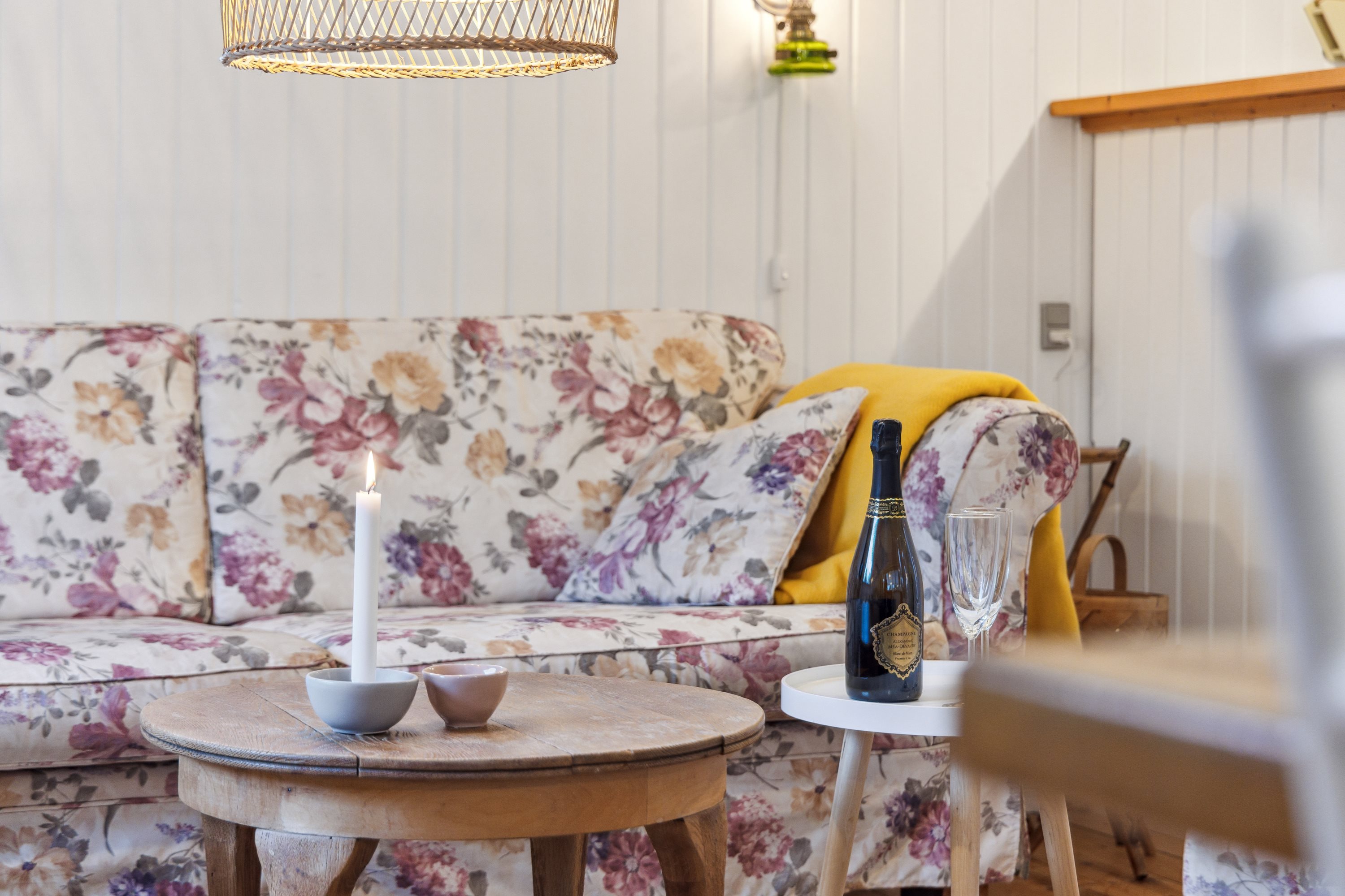 Fremhævet stue billede i fuldskærmstilstand. Billede af Mikkelmark 10, 9370 Hals