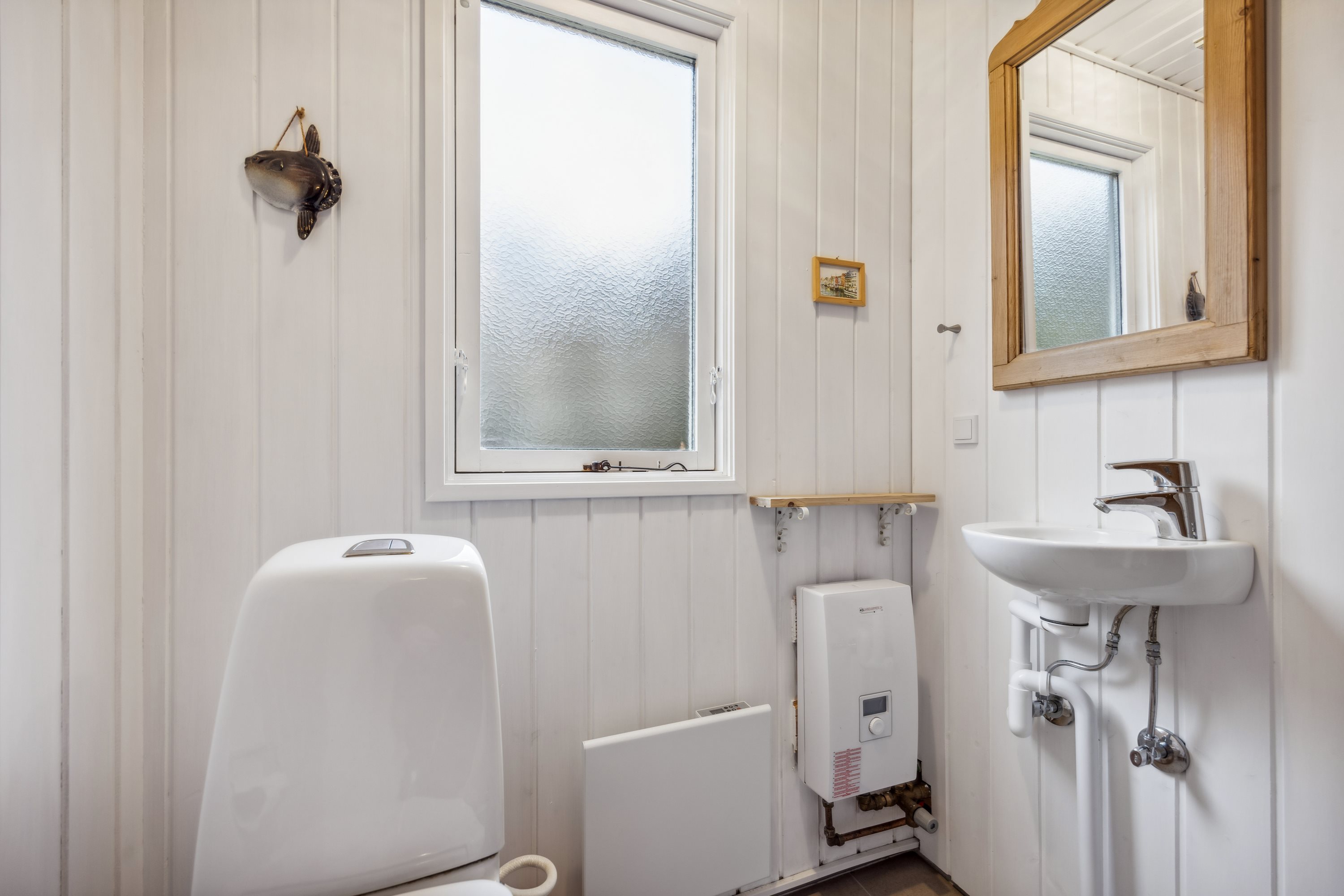 Fremhævet badeværelse billede i fuldskærmstilstand. Billede af Mikkelmark 10, 9370 Hals