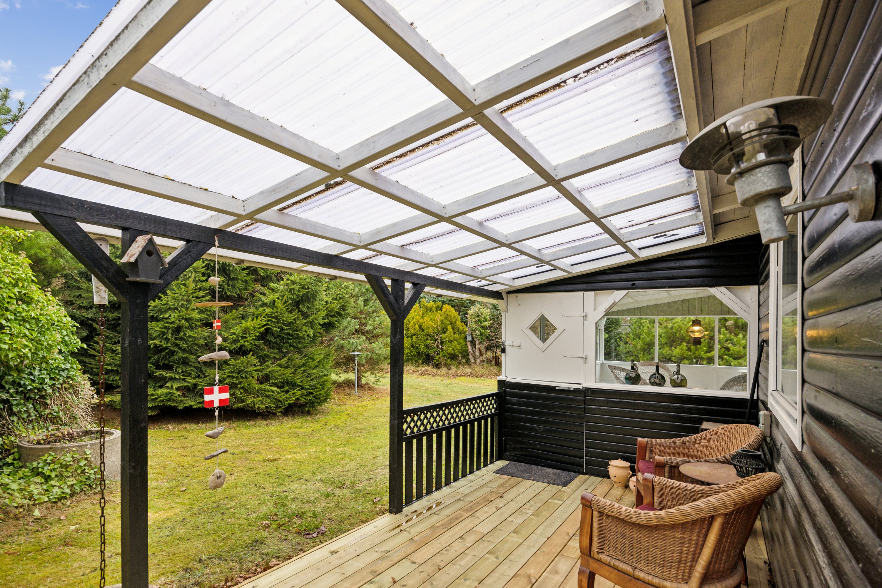 Fremhævet terrasse billede i fuldskærmstilstand. Billede af Mikkelmark 10, 9370 Hals