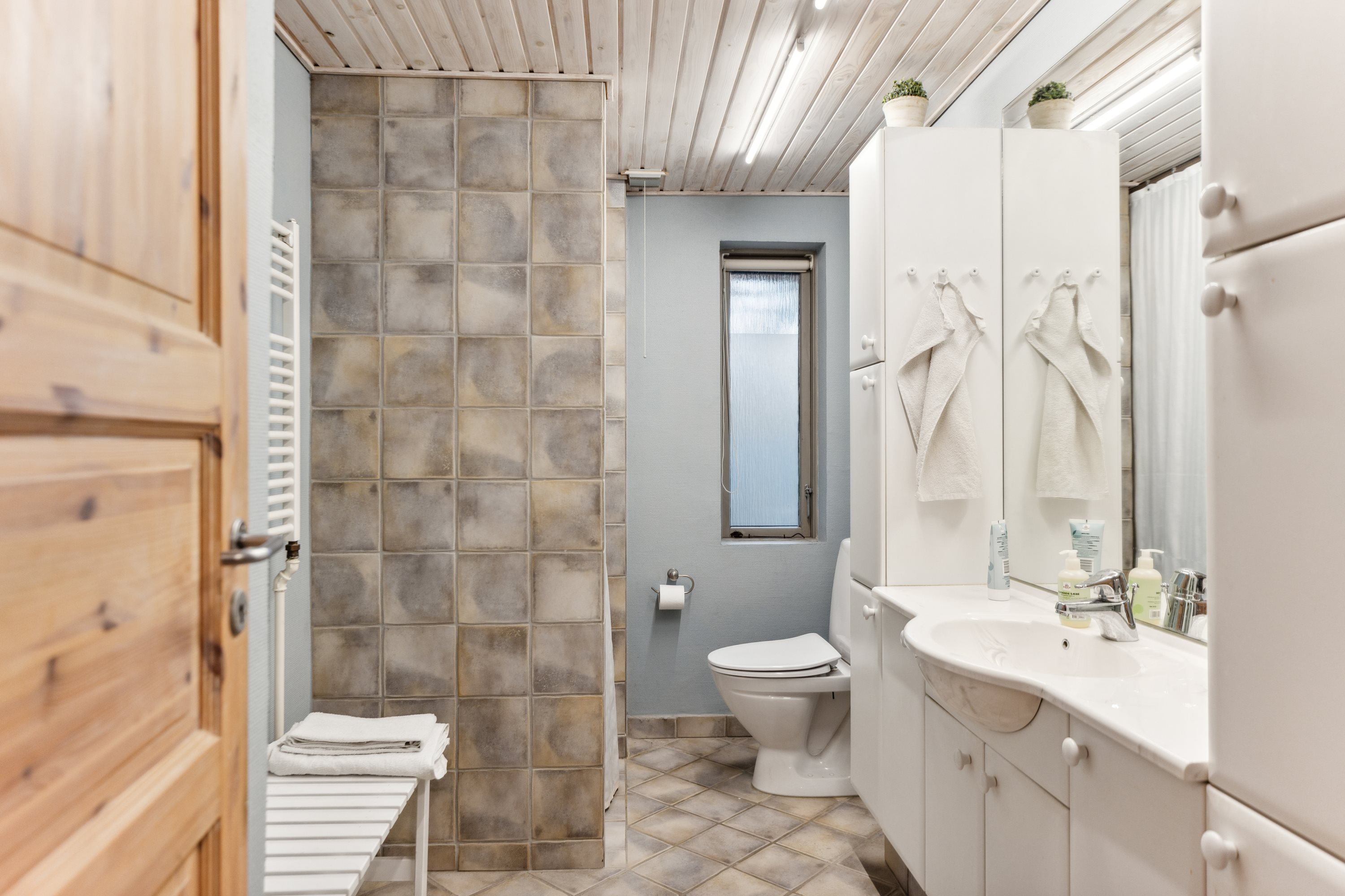 Fremhævet badeværelse billede i fuldskærmstilstand. Billede af Løjtertoft 23, 6430 Nordborg