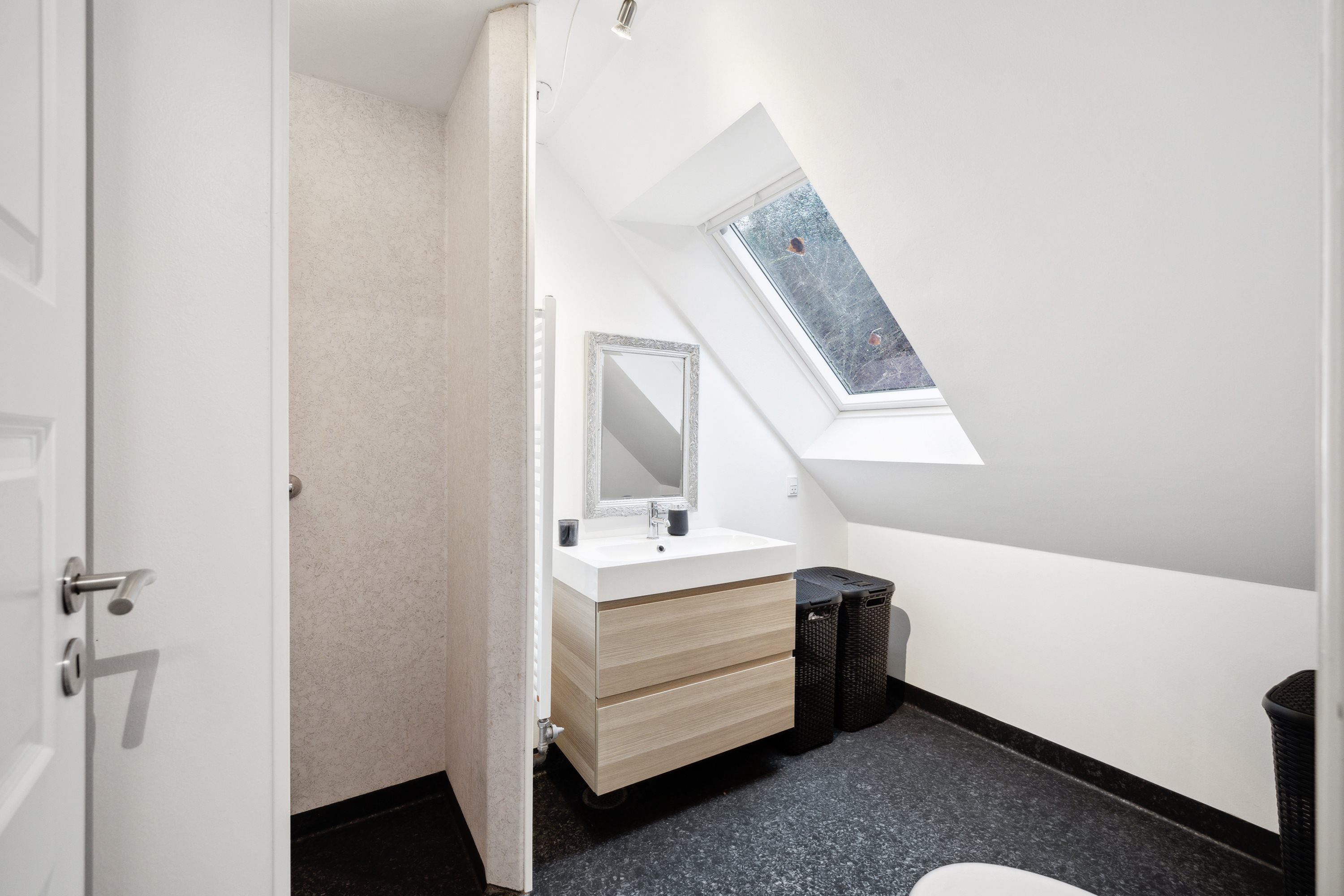 Fremhævet badeværelse billede i fuldskærmstilstand. Billede af Svendborgvej 203, 5600 Faaborg