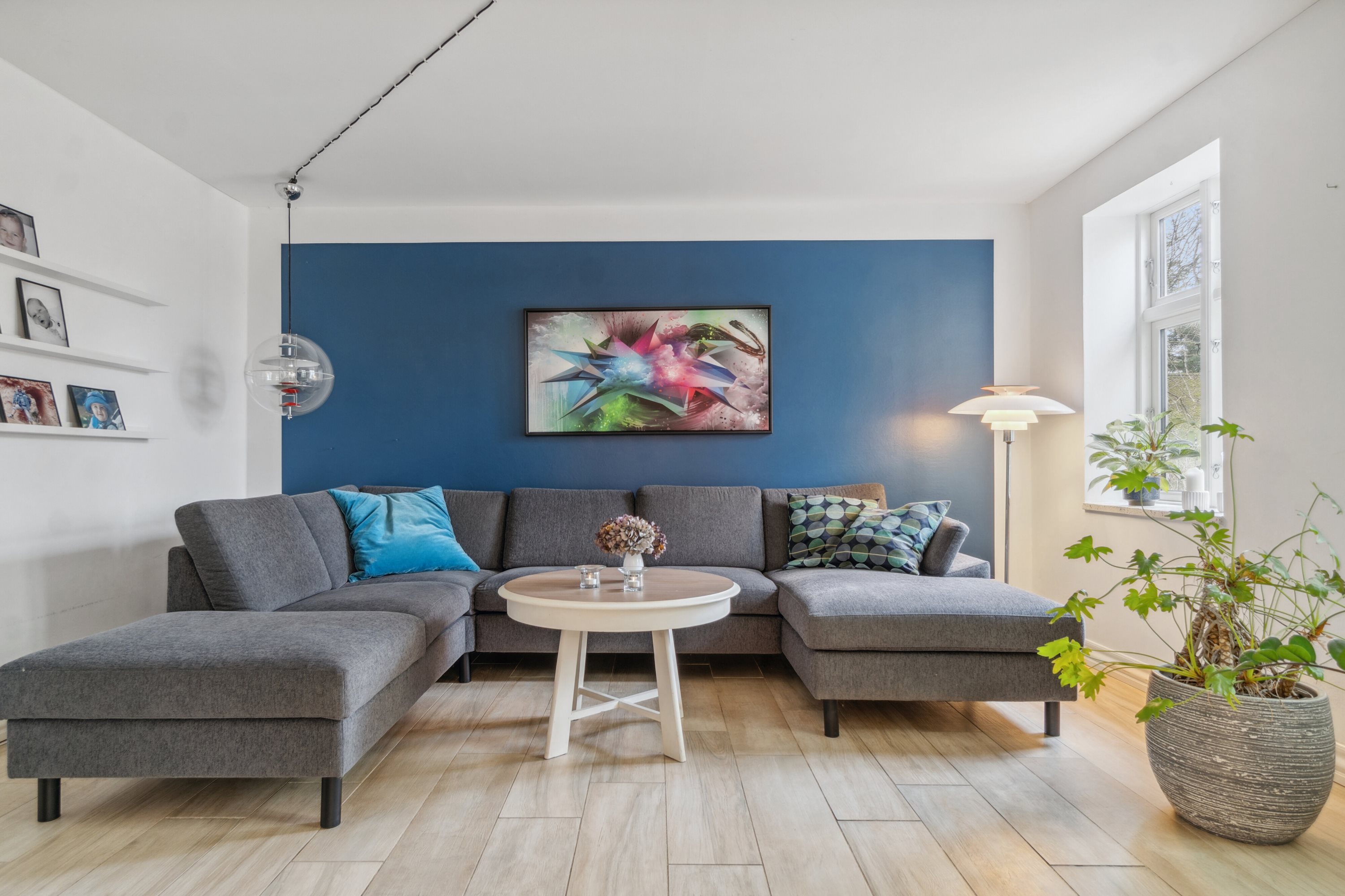 Fremhævet stue billede i fuldskærmstilstand. Billede af Gl. Mårsøvej 11, 4300 Holbæk