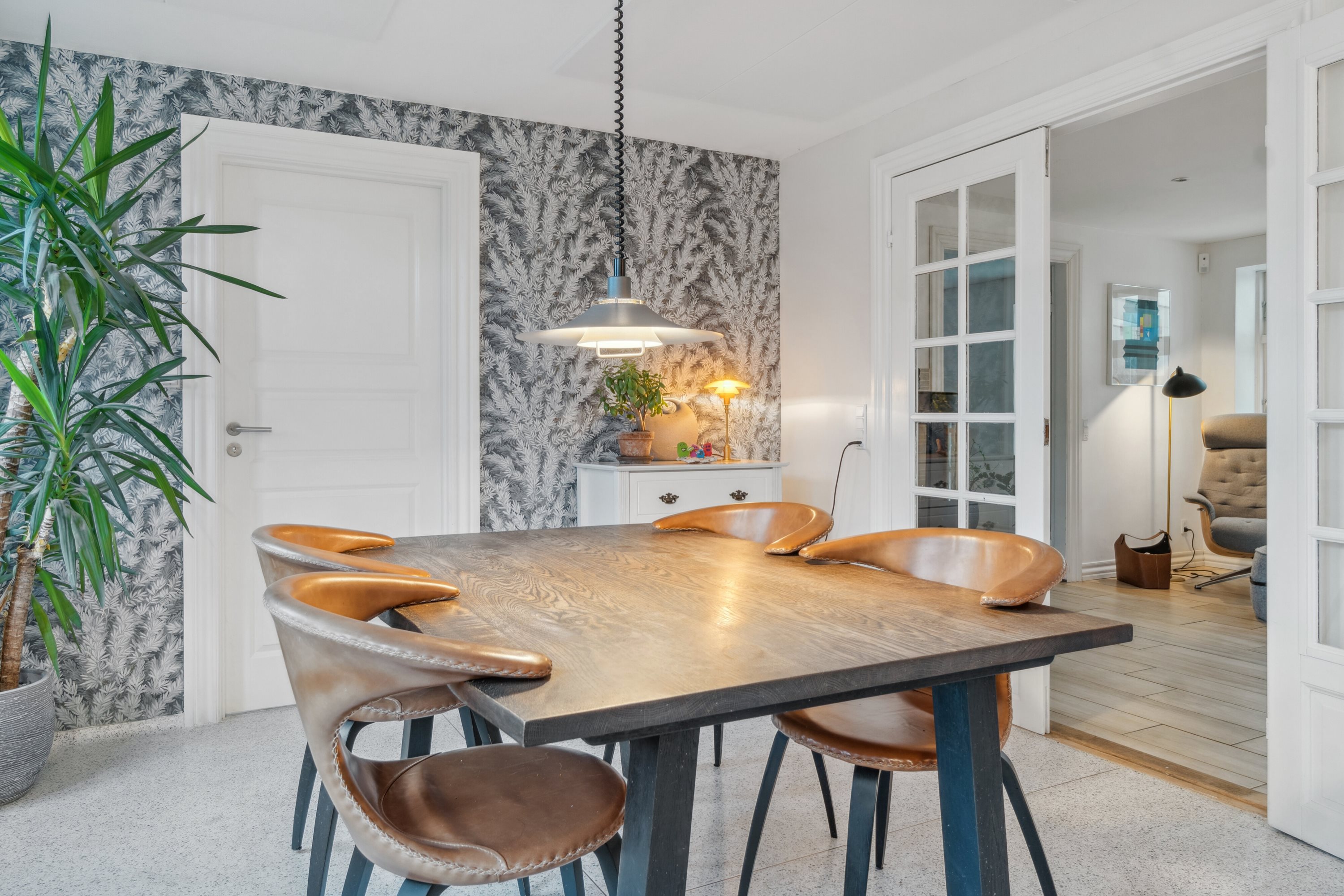 Fremhævet spisestue billede i fuldskærmstilstand. Billede af Gl. Mårsøvej 11, 4300 Holbæk