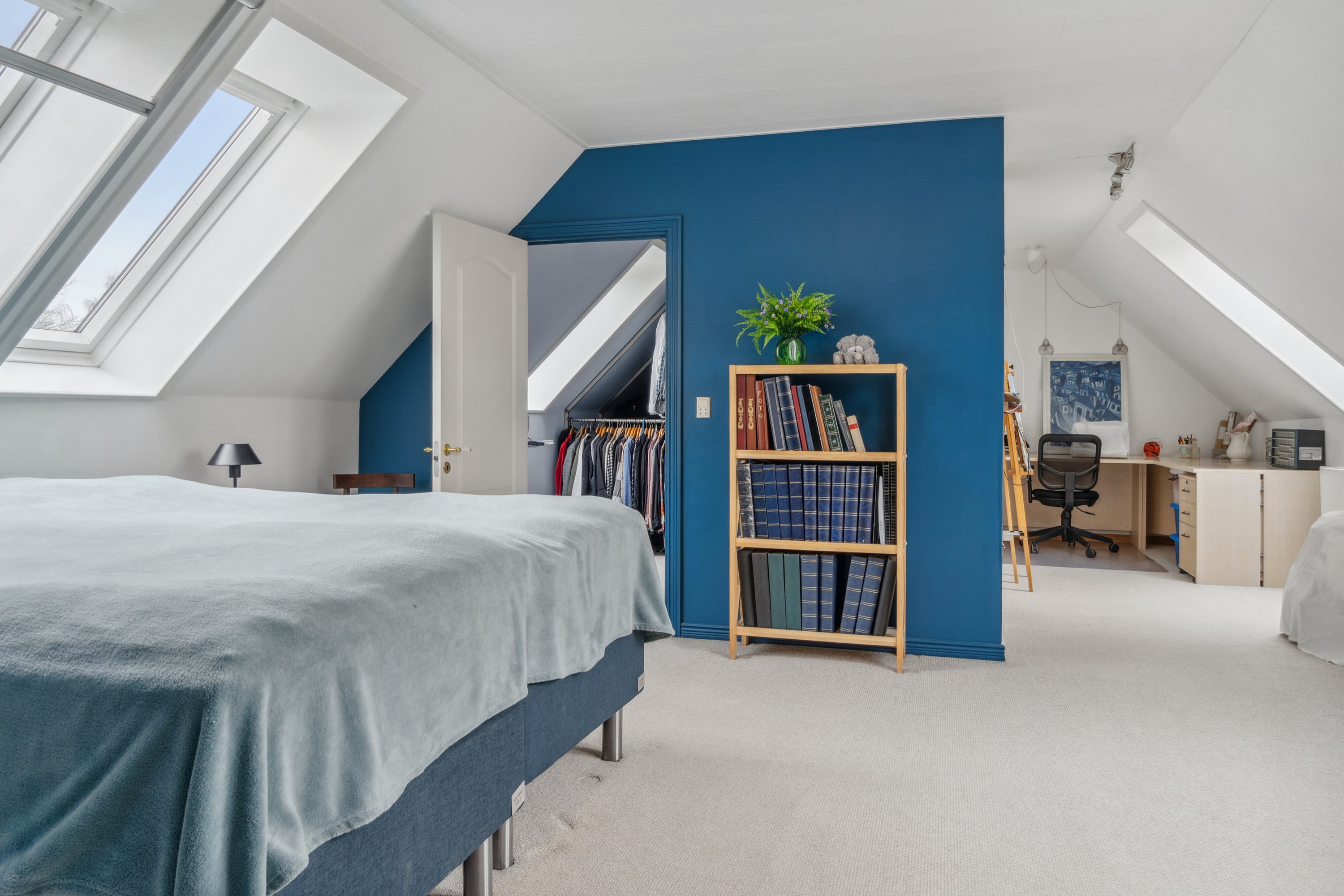 Fremhævet soveværelse billede i fuldskærmstilstand. Billede af Gl. Mårsøvej 11, 4300 Holbæk