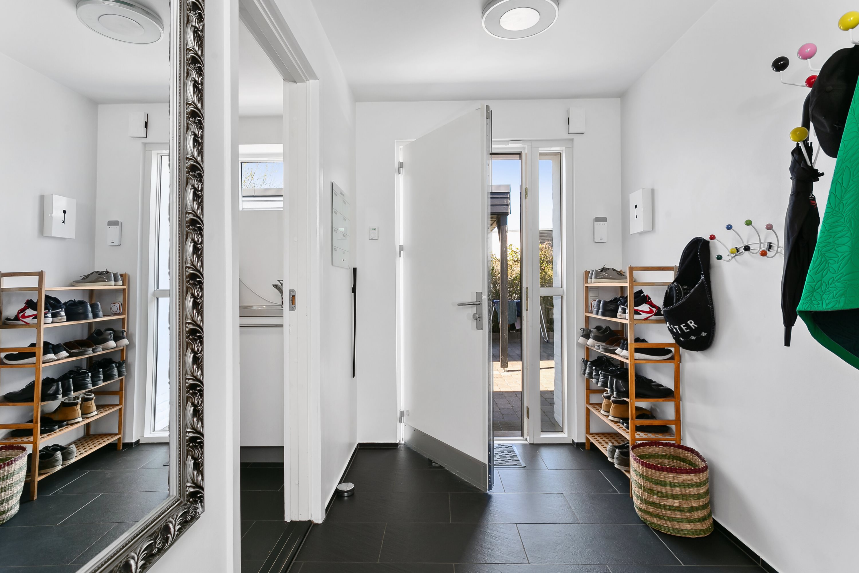 Fremhævet gang billede i fuldskærmstilstand. Billede af Rønnevangen 7, 8471 Sabro