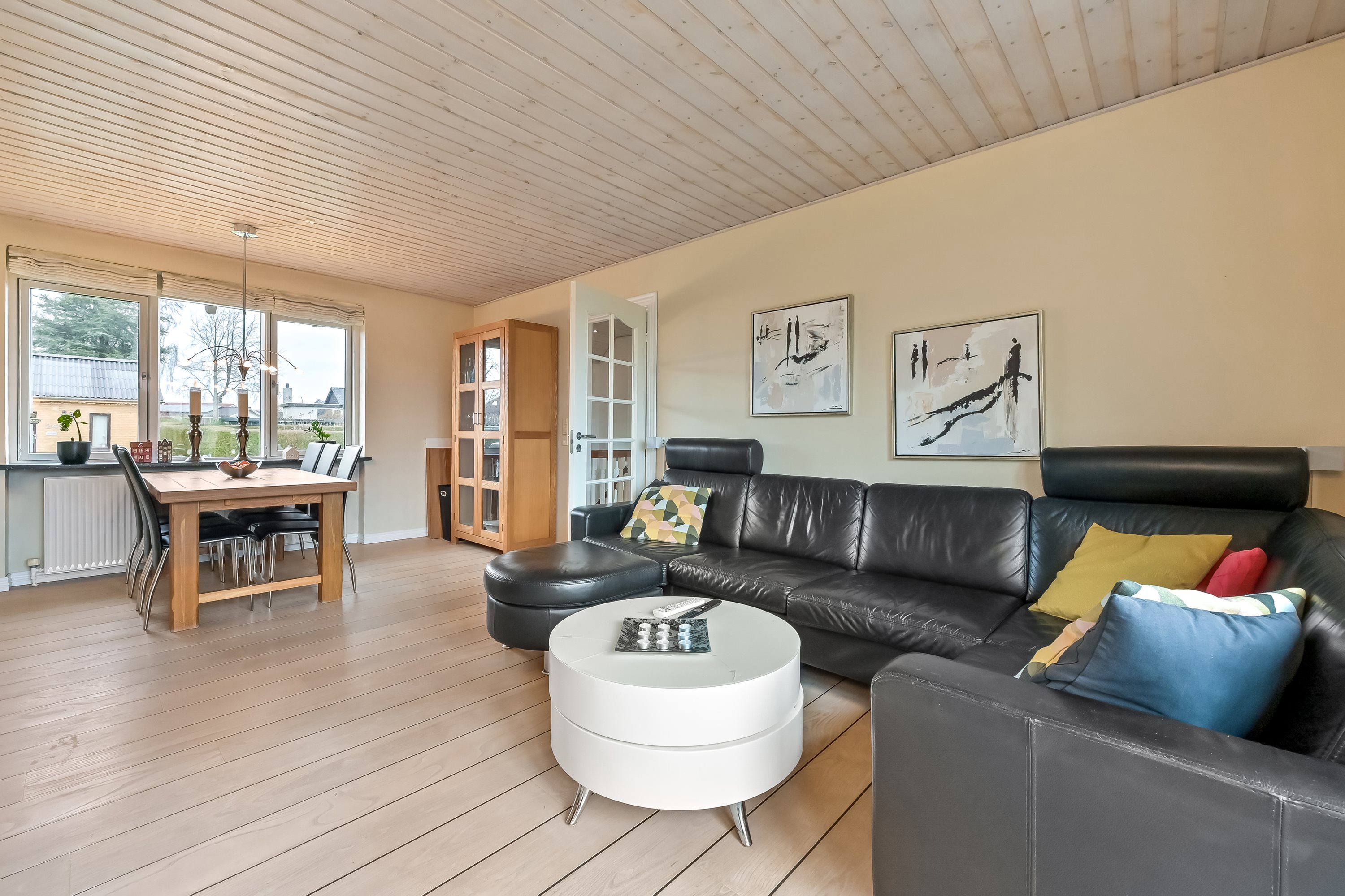 Fremhævet stue billede i fuldskærmstilstand. Billede af Syrenvej 31, 7400 Herning