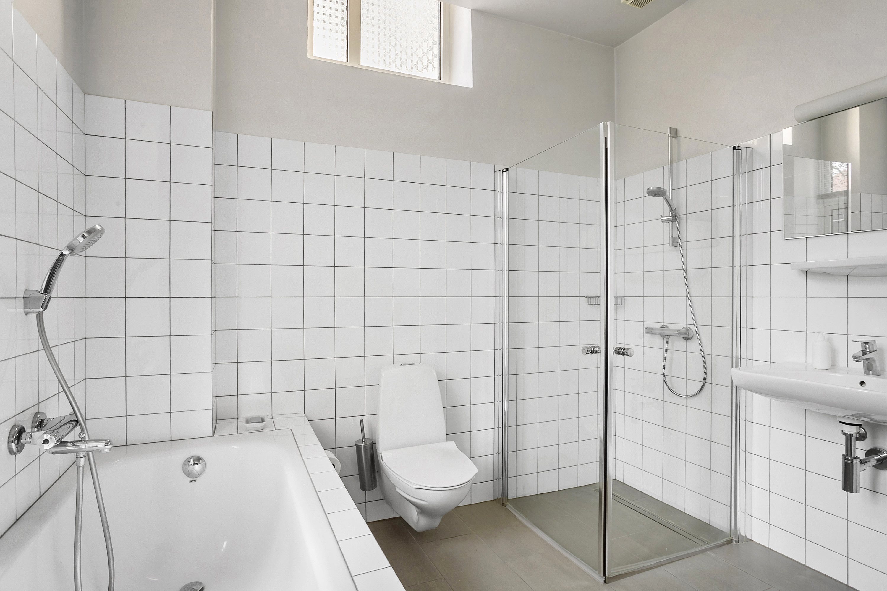 Fremhævet badeværelse billede i fuldskærmstilstand. Billede af Laurids Skaus Gade 10, 6100 Haderslev