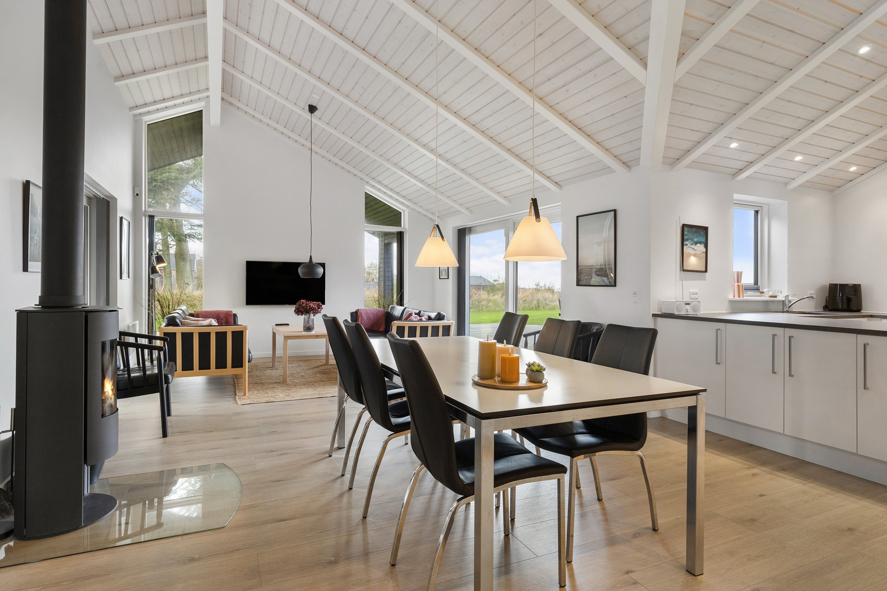 Fremhævet stue billede i fuldskærmstilstand. Billede af Nørre Knoldevej 15, Skal Klit, 9800 Hjørring