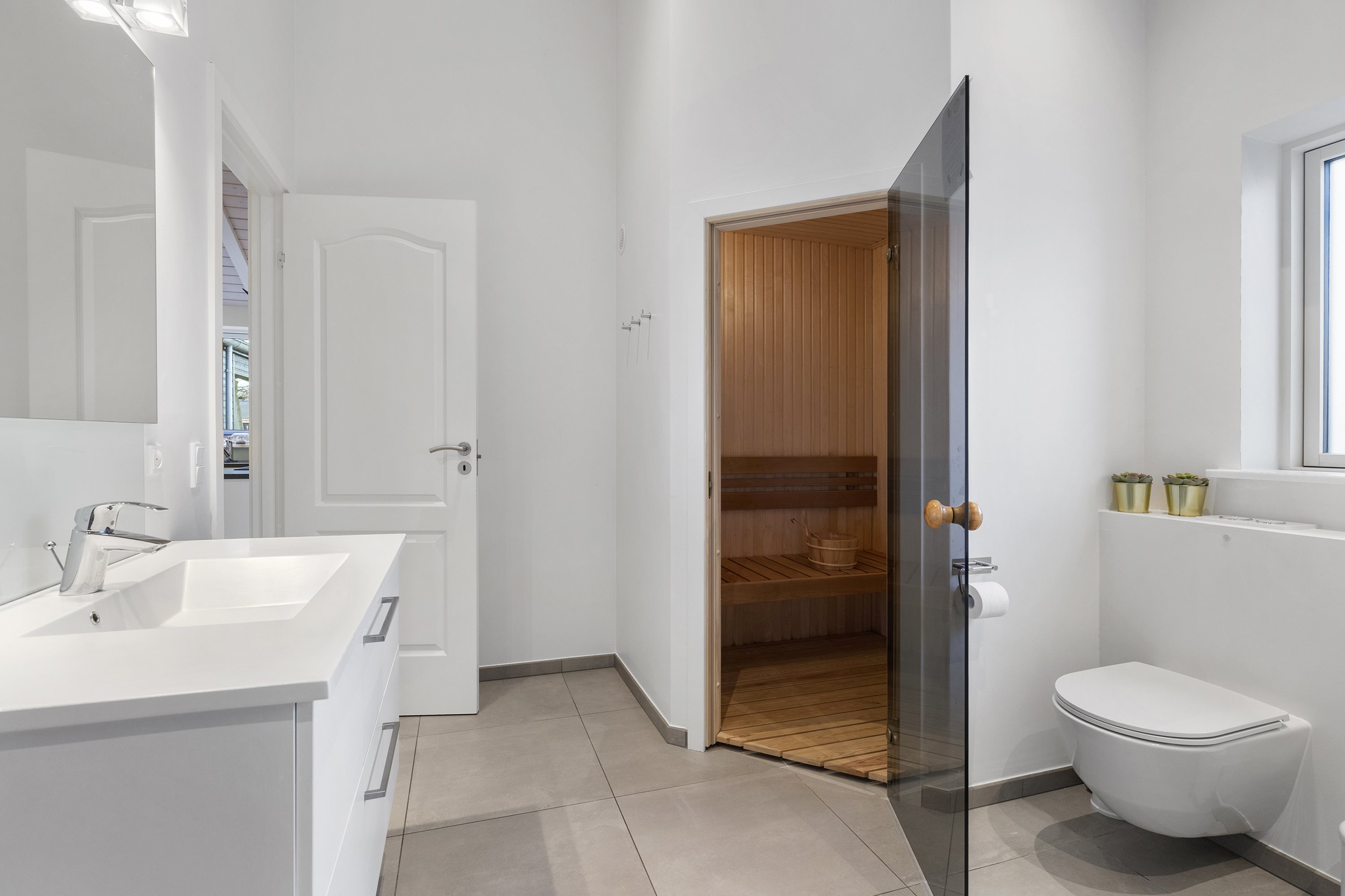 Fremhævet badeværelse billede i fuldskærmstilstand. Billede af Nørre Knoldevej 15, Skal Klit, 9800 Hjørring