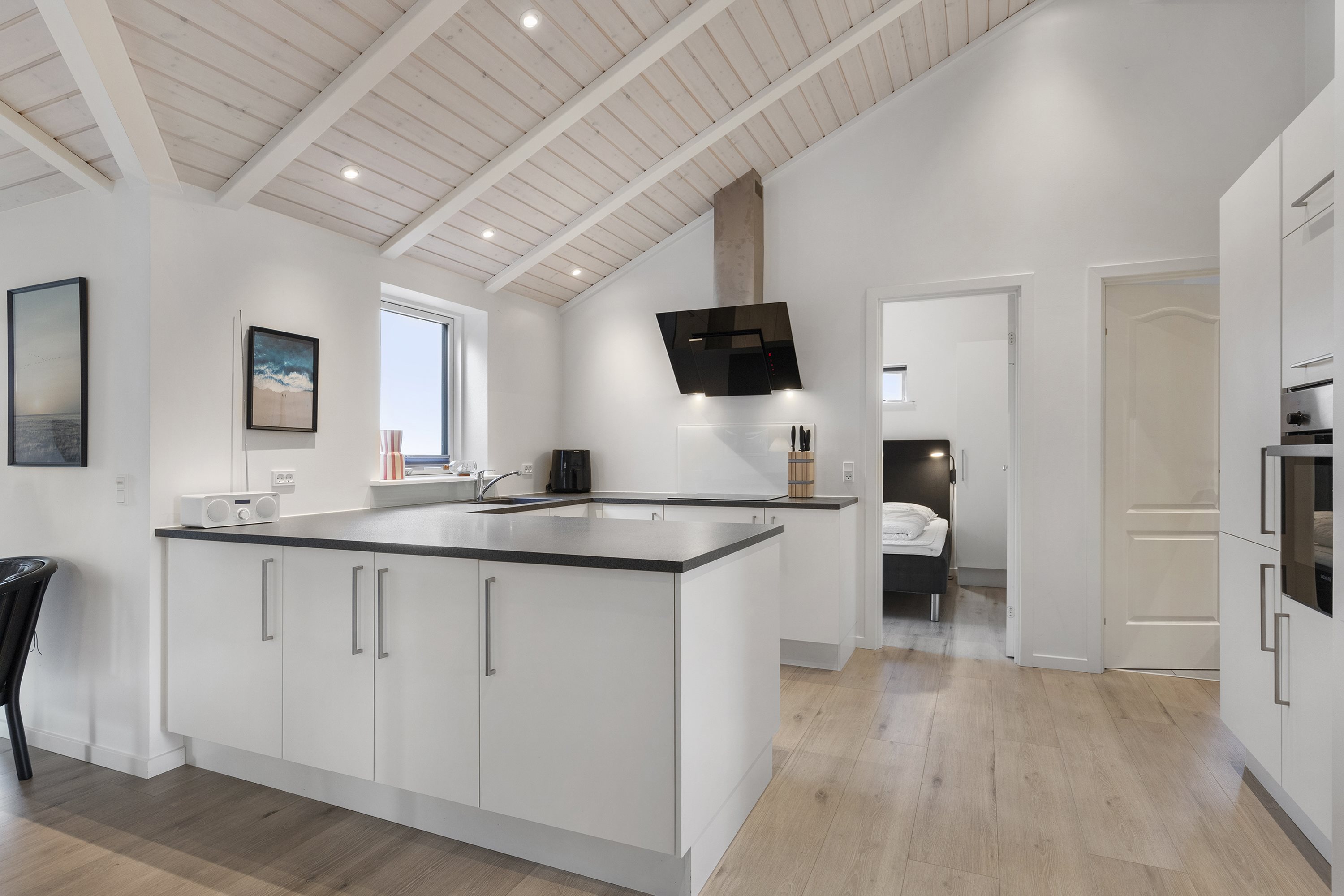 Fremhævet køkken billede i fuldskærmstilstand. Billede af Nørre Knoldevej 15, Skal Klit, 9800 Hjørring