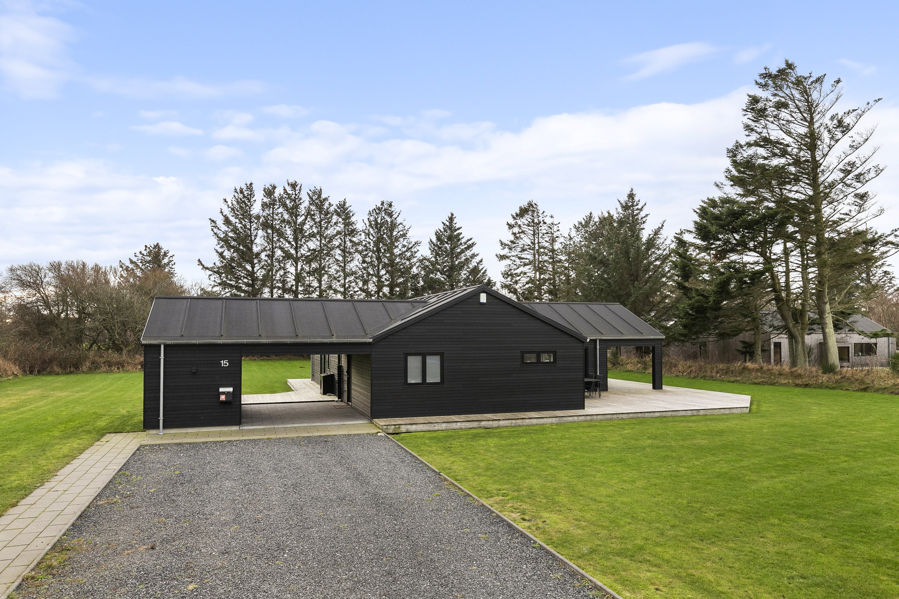 Fremhævet facade billede i fuldskærmstilstand. Billede af Nørre Knoldevej 15, Skal Klit, 9800 Hjørring