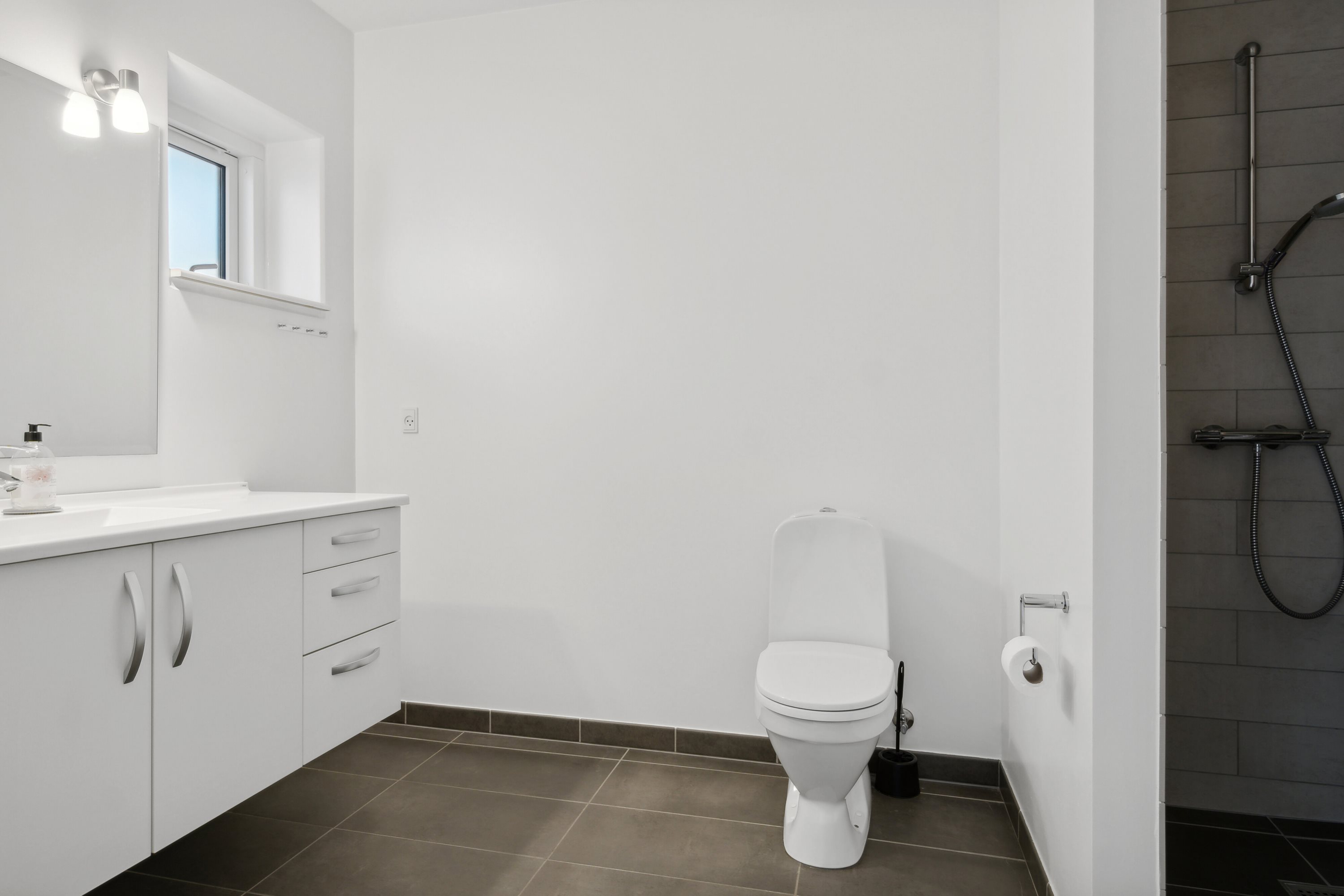 Fremhævet badeværelse billede i fuldskærmstilstand. Billede af Østergade 28, 2. th., 7700 Thisted