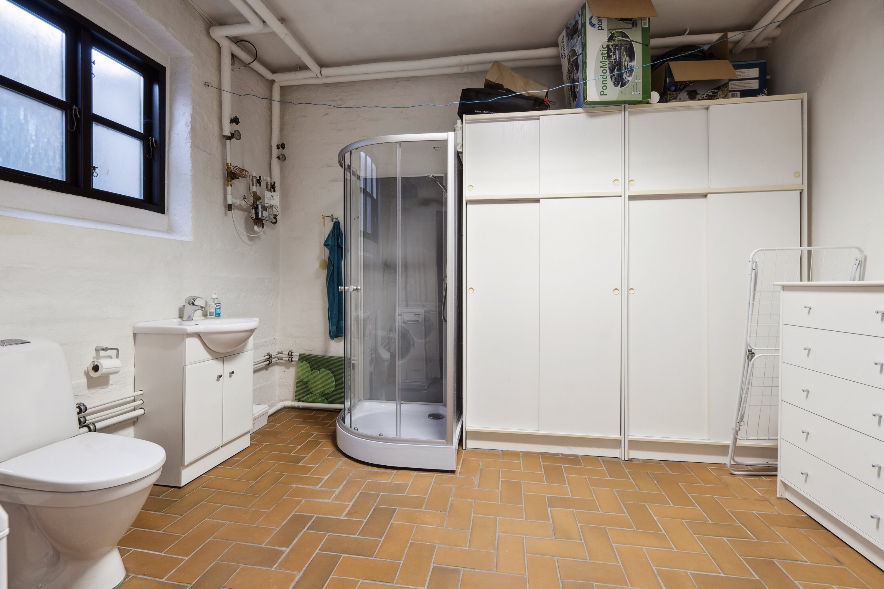 Fremhævet badeværelse billede i fuldskærmstilstand. Billede af Sdr. Boulevard 248, 5000 Odense C