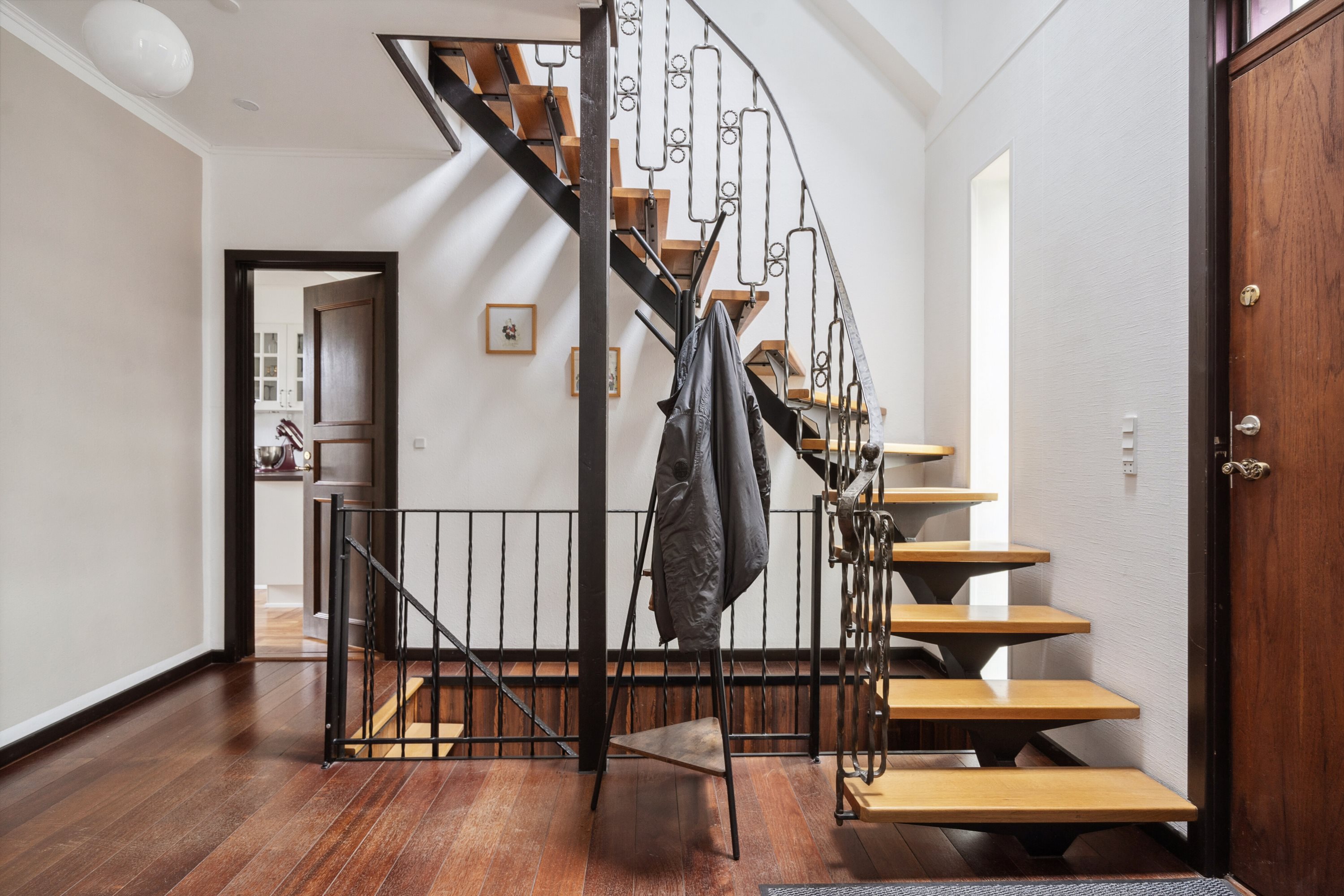 Fremhævet trappe billede i fuldskærmstilstand. Billede af Sdr. Boulevard 248, 5000 Odense C