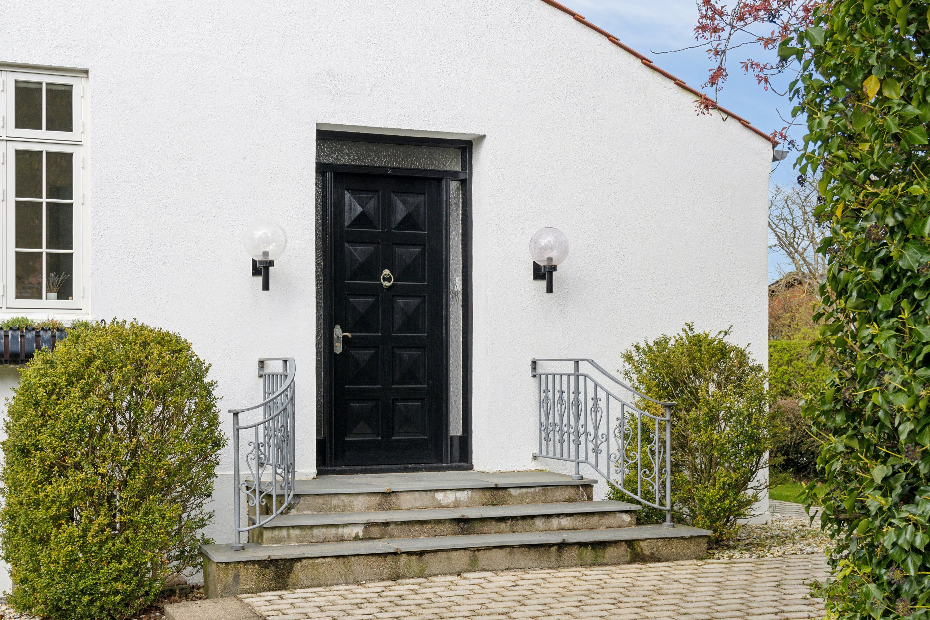 Miniaturebillede 1: hoveddør. Billede af Sct Cathrine Vej 2, 9800 Hjørring