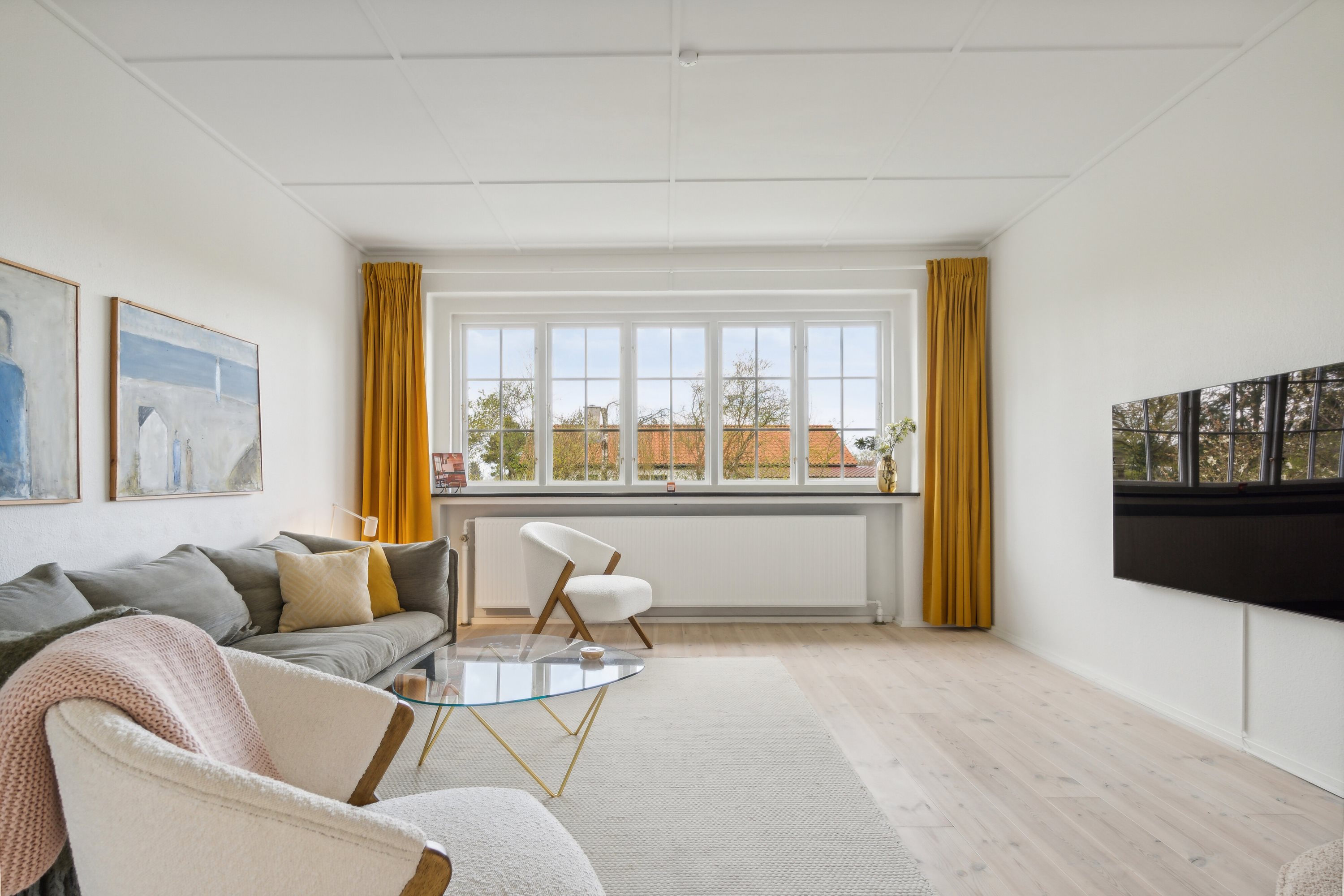 Fremhævet stue billede i fuldskærmstilstand. Billede af Sct Cathrine Vej 2, 9800 Hjørring