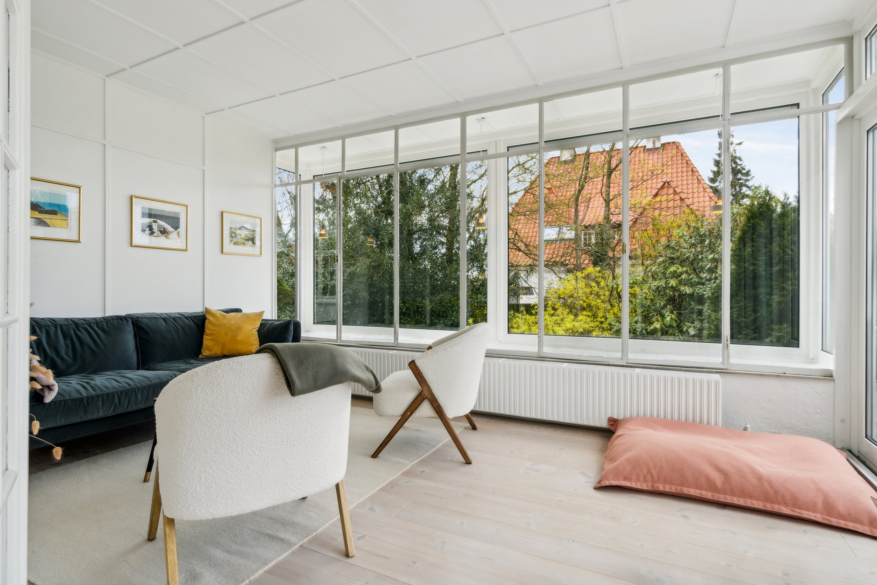 Fremhævet stue billede i fuldskærmstilstand. Billede af Sct Cathrine Vej 2, 9800 Hjørring