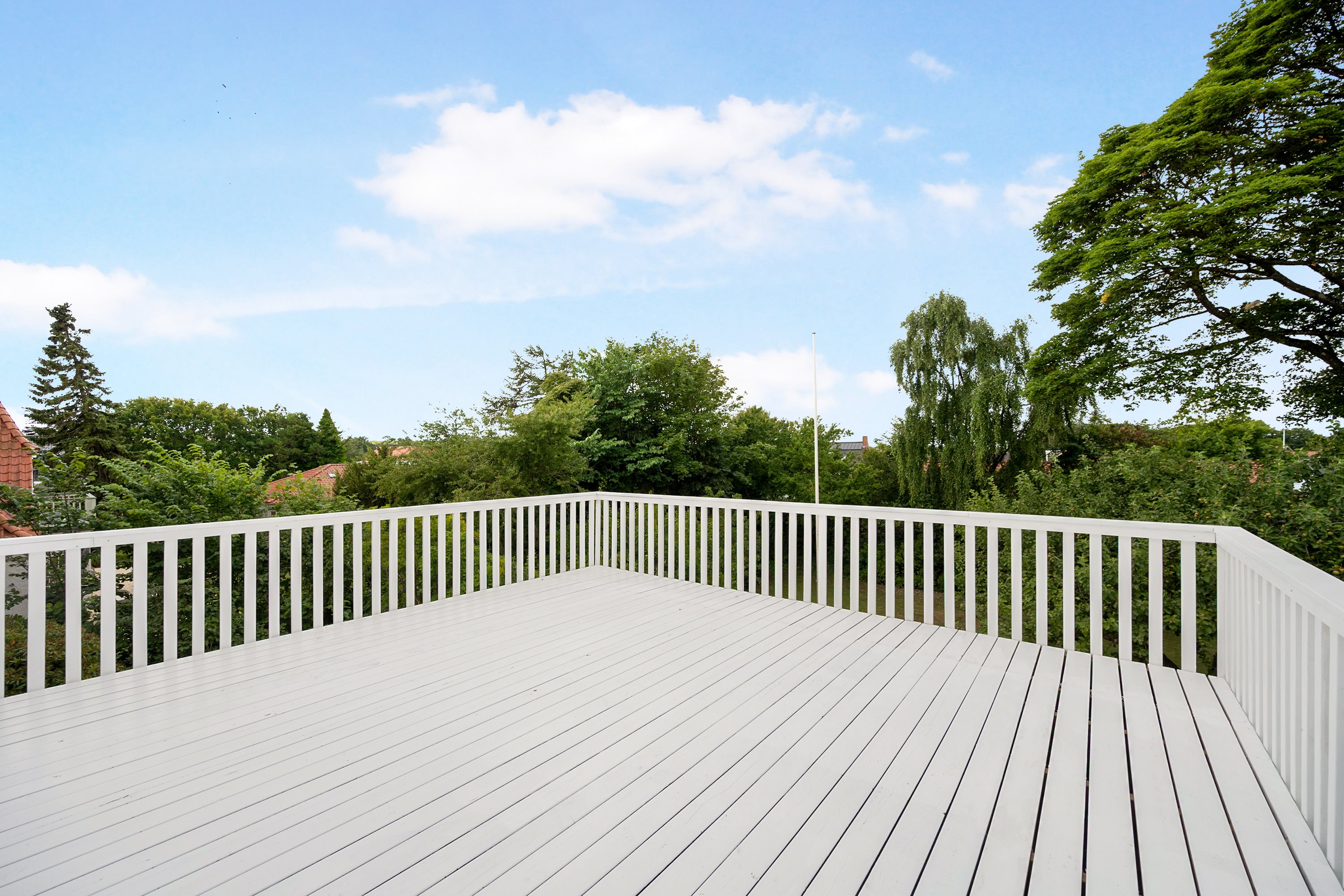 Fremhævet tagterrasse billede i fuldskærmstilstand. Billede af Sct Cathrine Vej 2, 9800 Hjørring