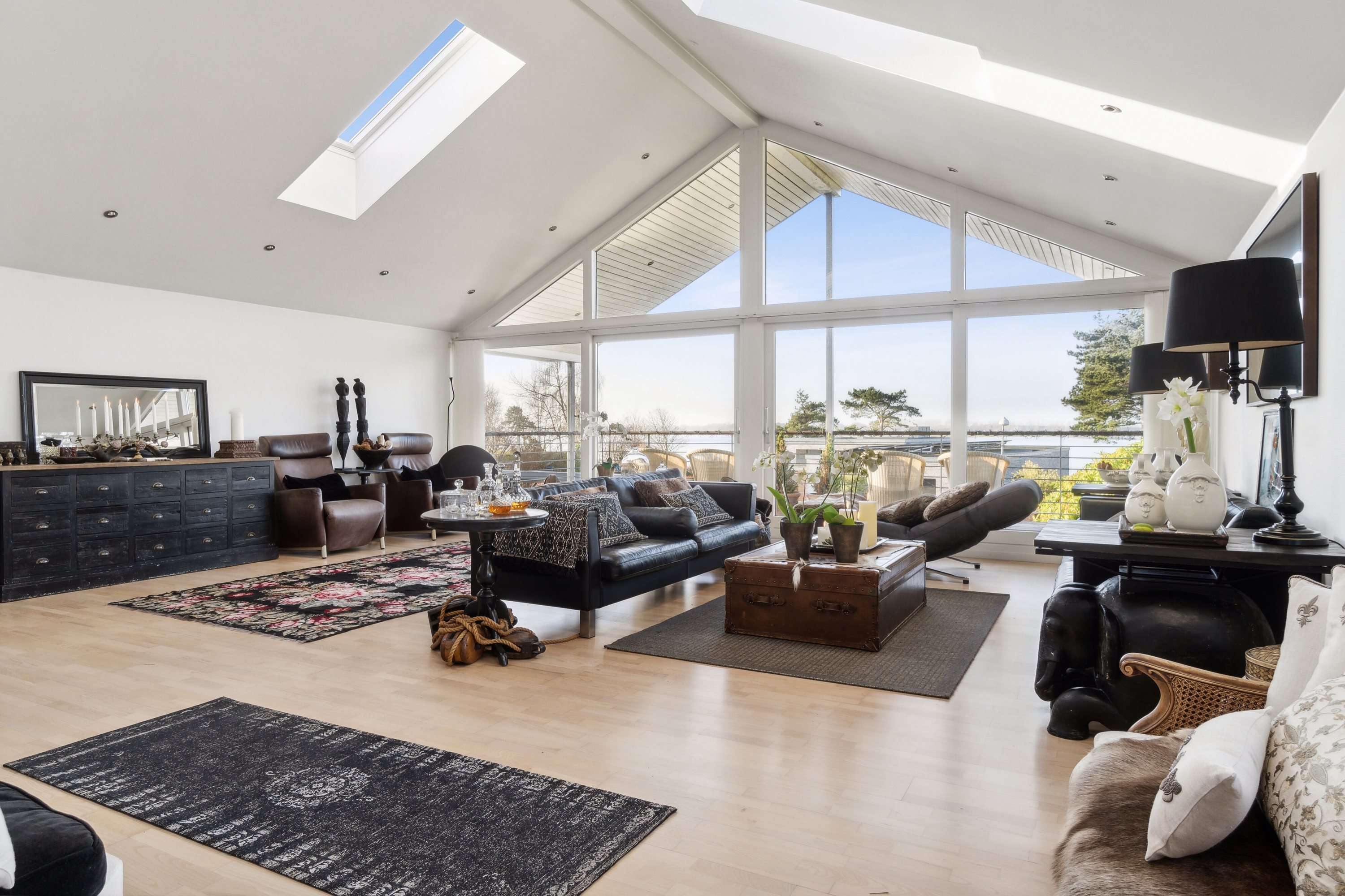 Fremhævet stue billede i fuldskærmstilstand. Billede af Strandagervej 16, 4040 Jyllinge