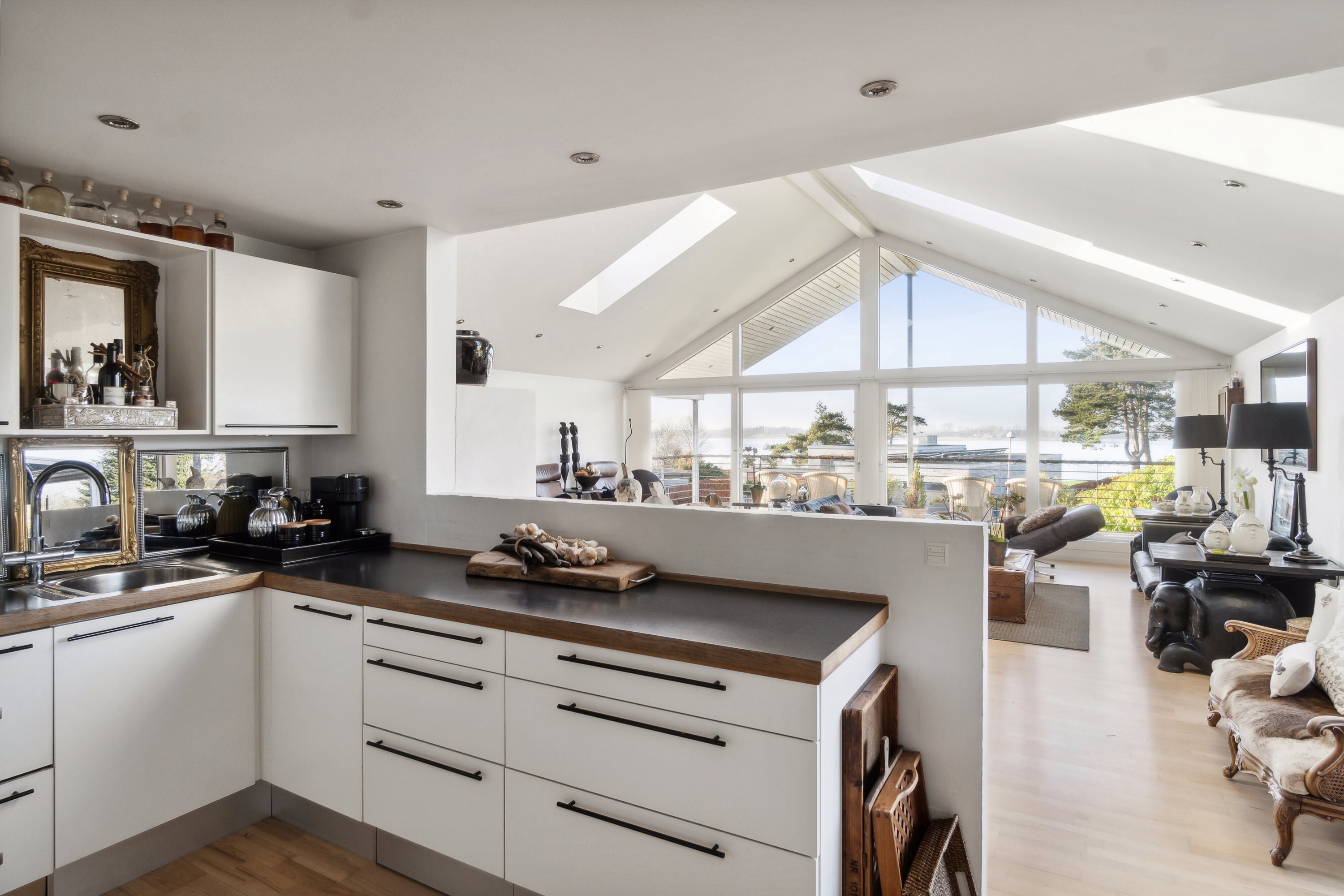 Fremhævet køkken billede i fuldskærmstilstand. Billede af Strandagervej 16, 4040 Jyllinge