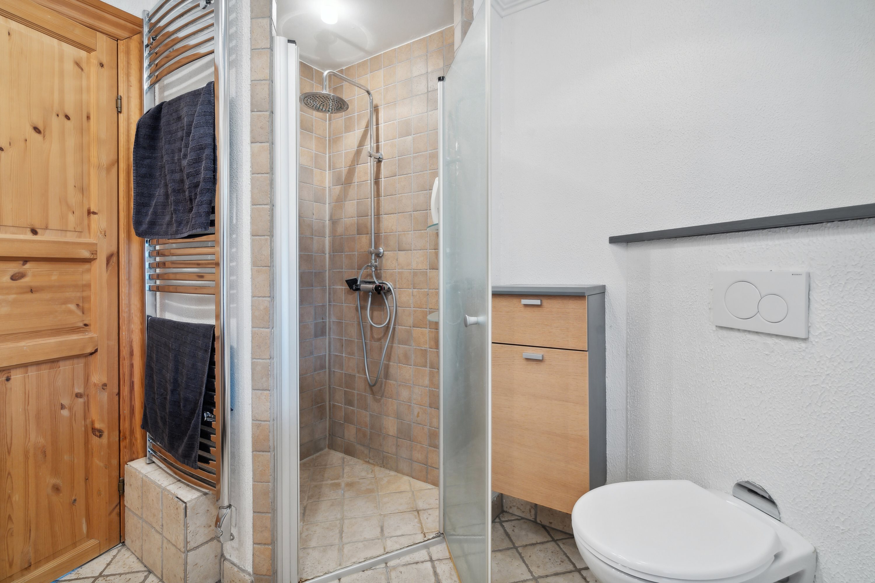 Fremhævet badeværelse billede i fuldskærmstilstand. Billede af Toftevænget 9, Aunslev, 5800 Nyborg