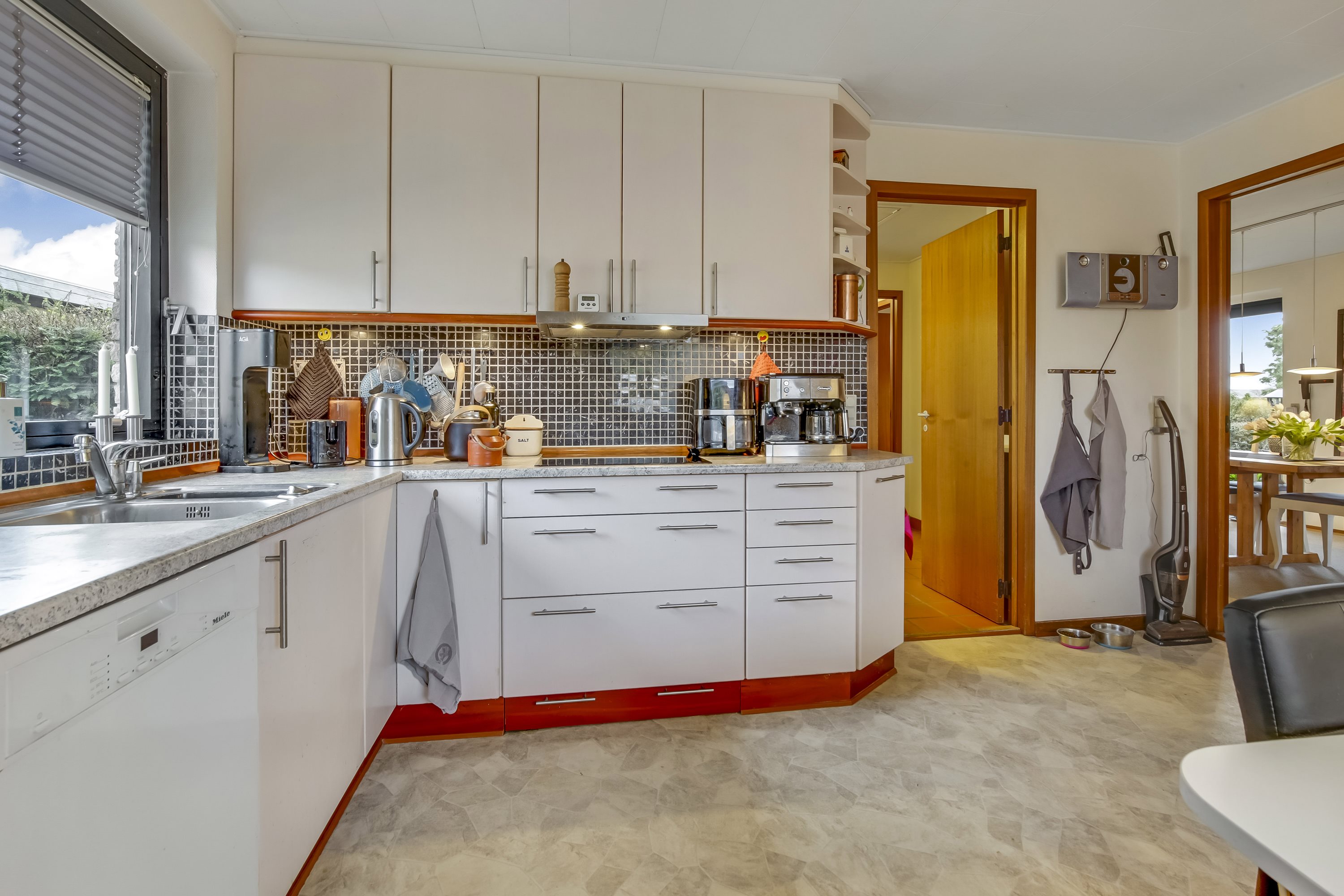 Fremhævet køkken billede i fuldskærmstilstand. Billede af Ahornvej 7, 8550 Ryomgård