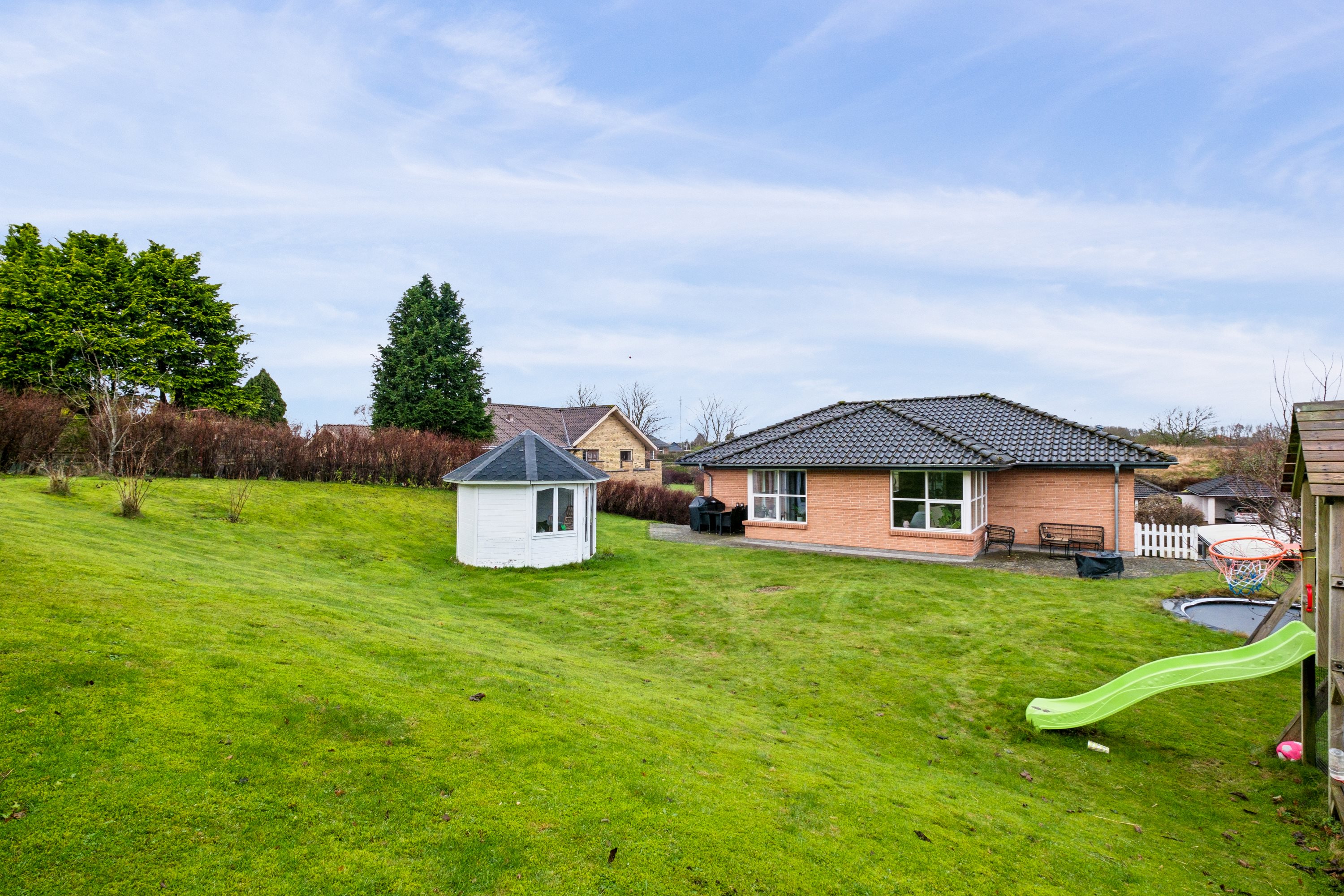 Fremhævet have billede i fuldskærmstilstand. Billede af Holger Sørensens Vej 11, Klejtrup, 9500 Hobro