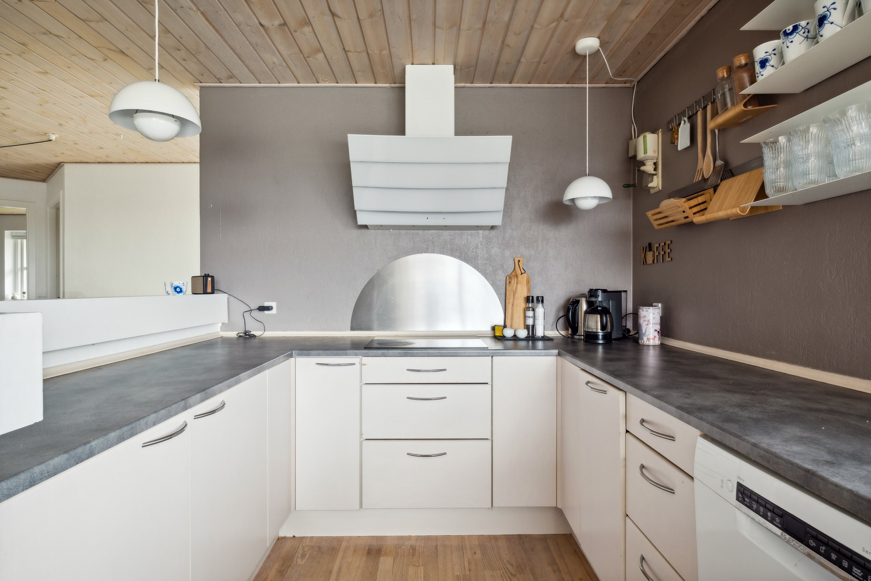 Fremhævet køkken billede i fuldskærmstilstand. Billede af Holger Sørensens Vej 11, Klejtrup, 9500 Hobro