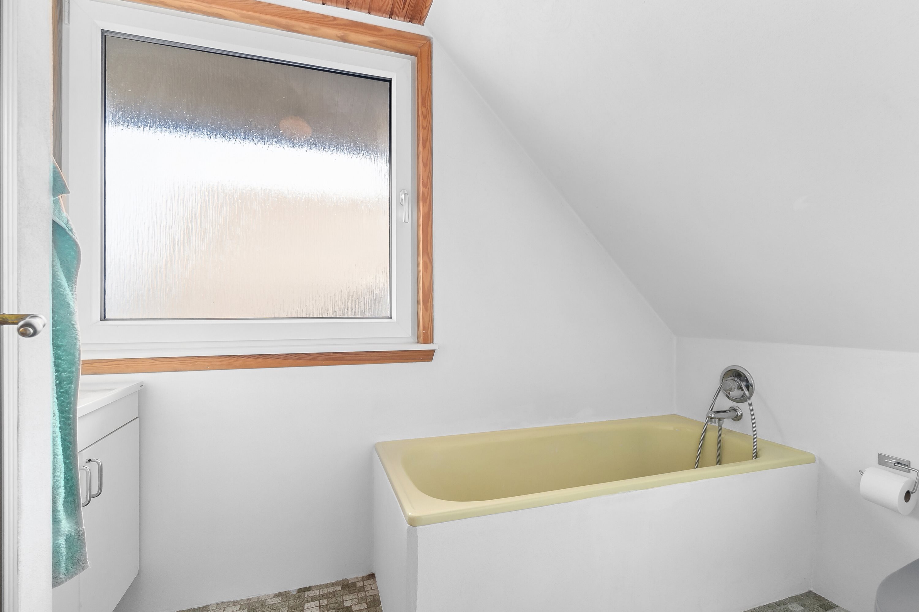 Fremhævet badeværelse billede i fuldskærmstilstand. Billede af Hjørringgade 26D, 9850 Hirtshals