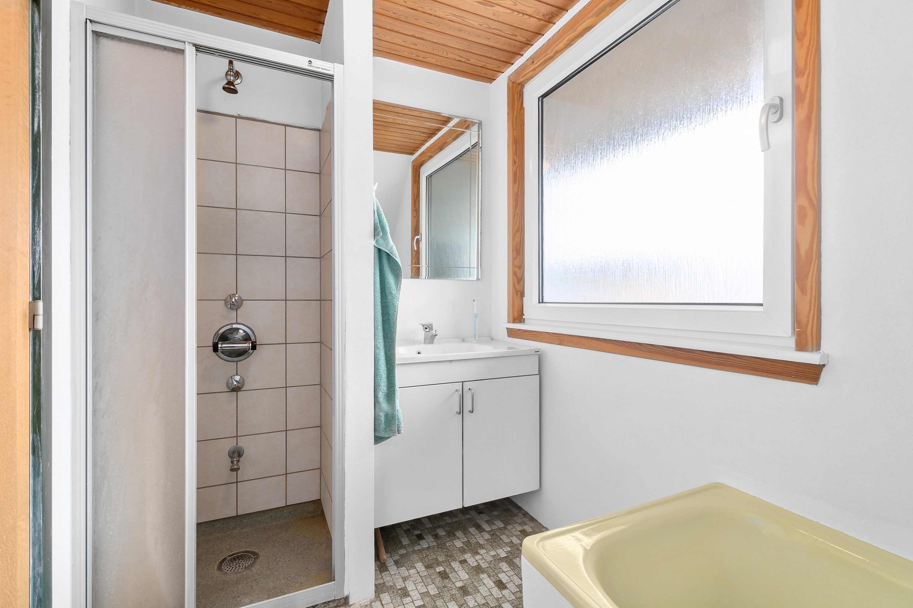 Fremhævet badeværelse billede i fuldskærmstilstand. Billede af Hjørringgade 26D, 9850 Hirtshals